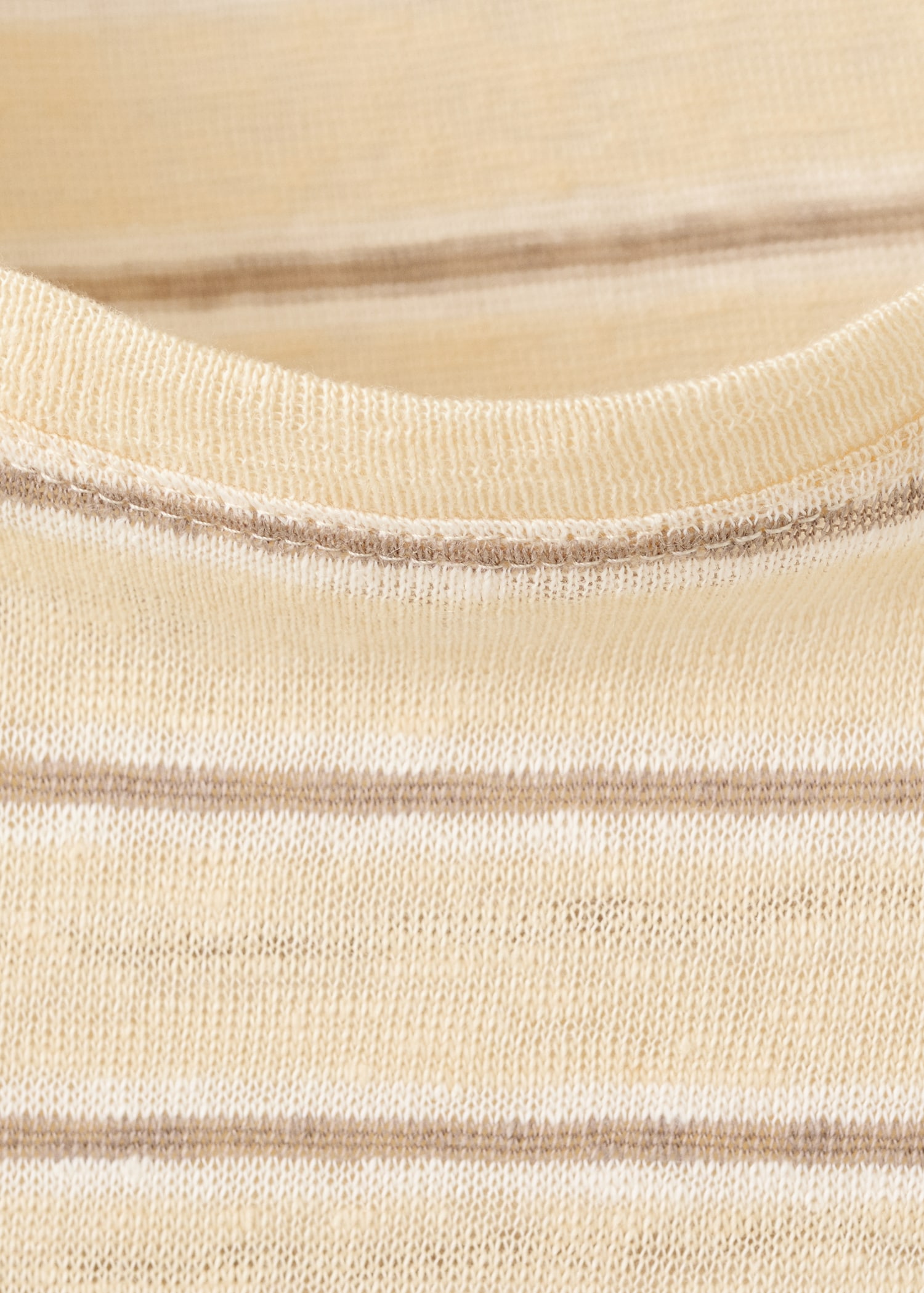 Short-sleeved linen t-shirt - Details of the article 8