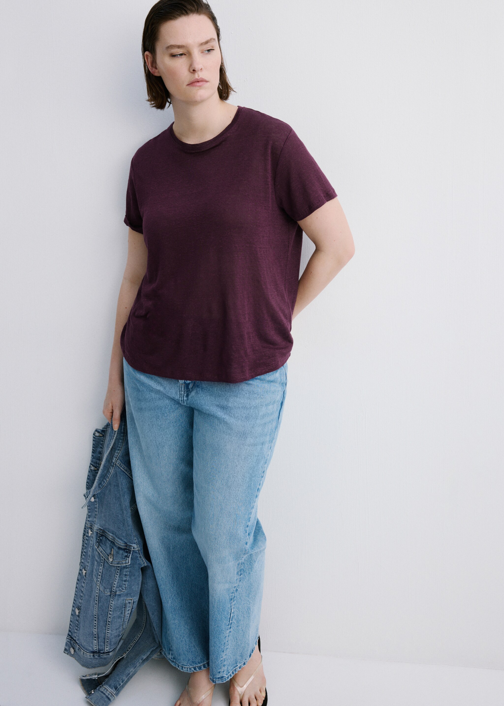 Short-sleeved linen t-shirt - Details of the article 5, Wine. Ref: 27077154-00.