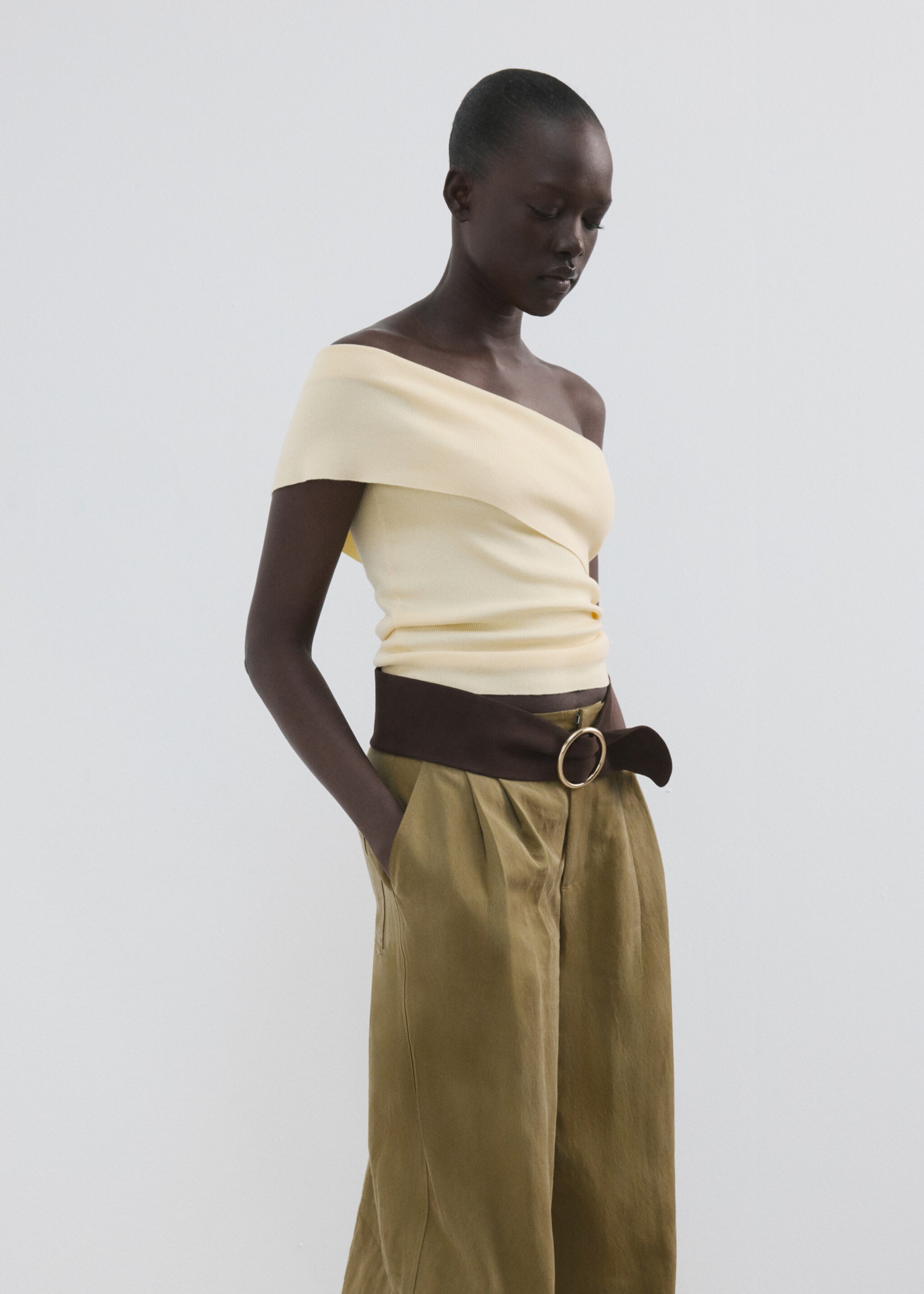 Off-shoulder top - Medium plane, Vanilla. Ref: 27077155-00.