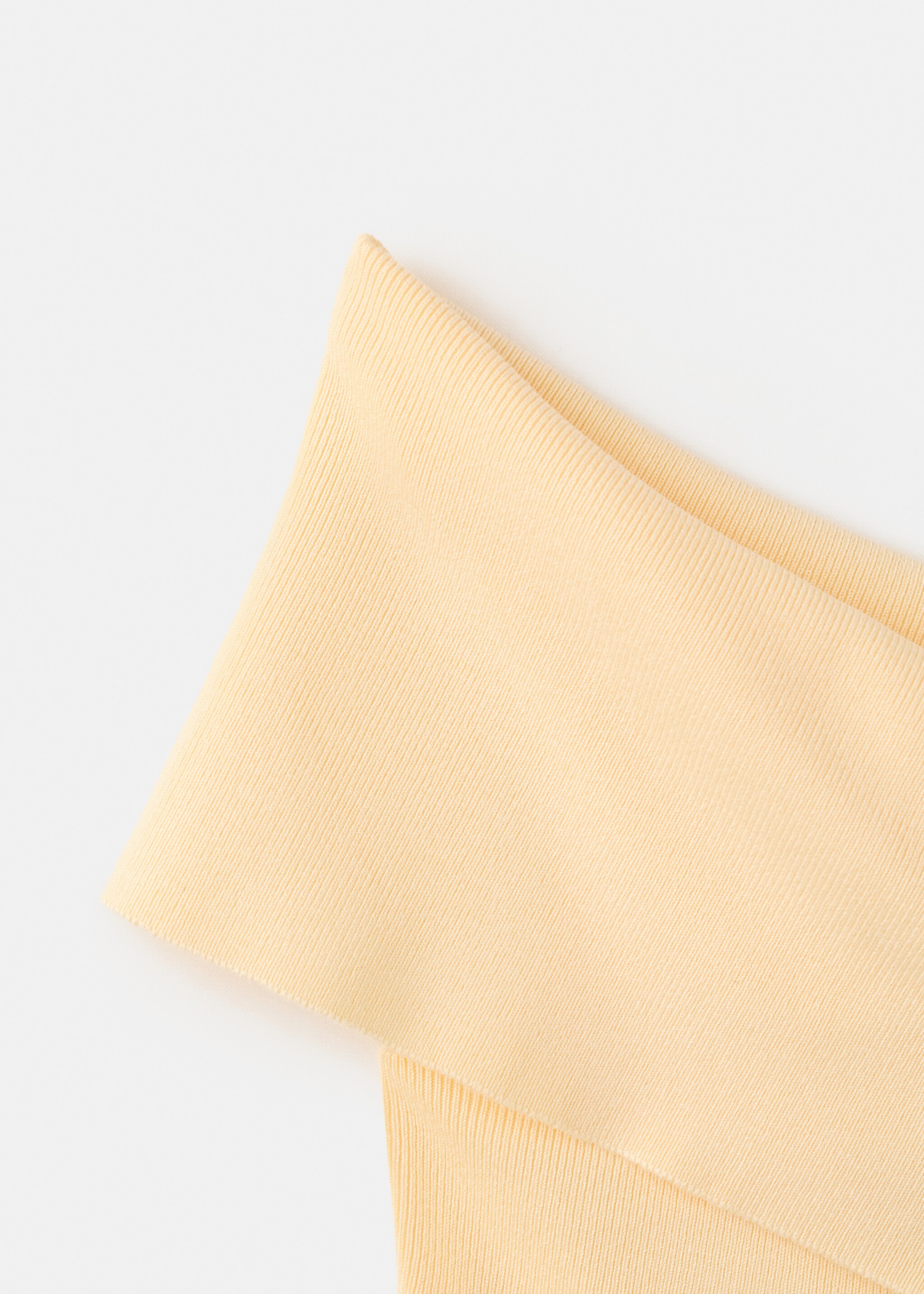 Off-shoulder top - Details of the article 0, Vanilla. Ref: 27077155-00.