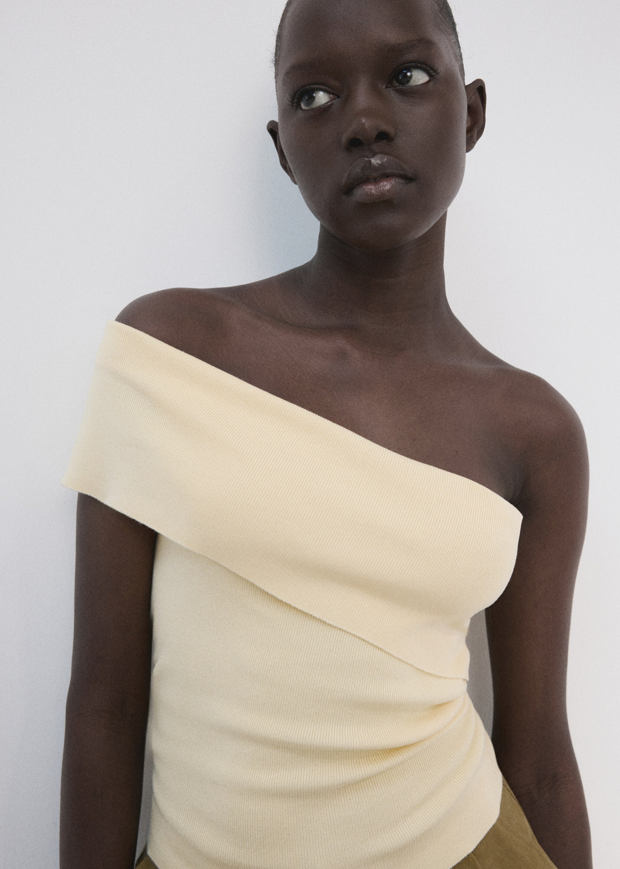 Off-shoulder top - Details of the article 1, Vanilla. Ref: 27077155-00.