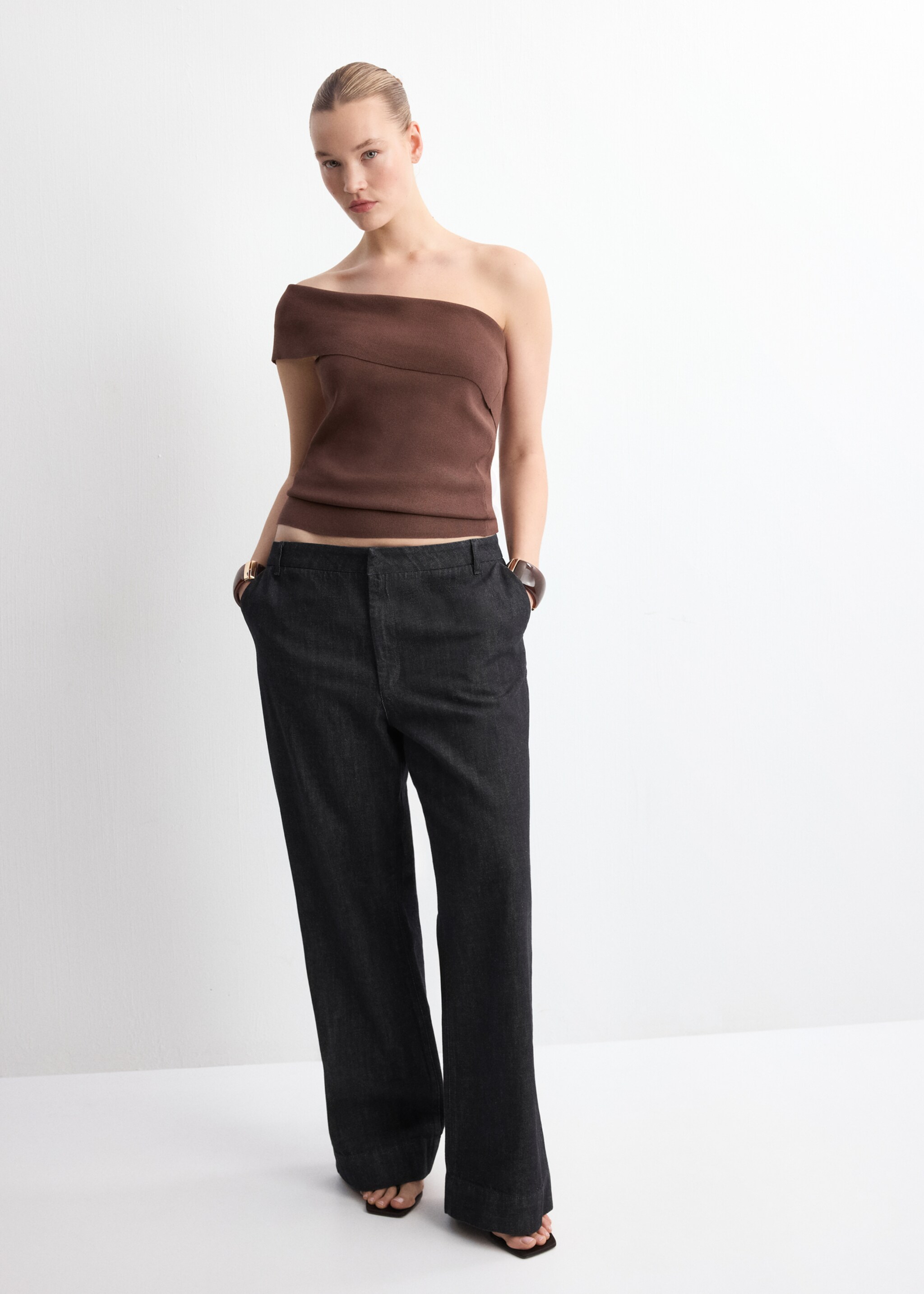 Off-shoulder top - Details of the article 3, Chocolate. Ref: 27077155-00.