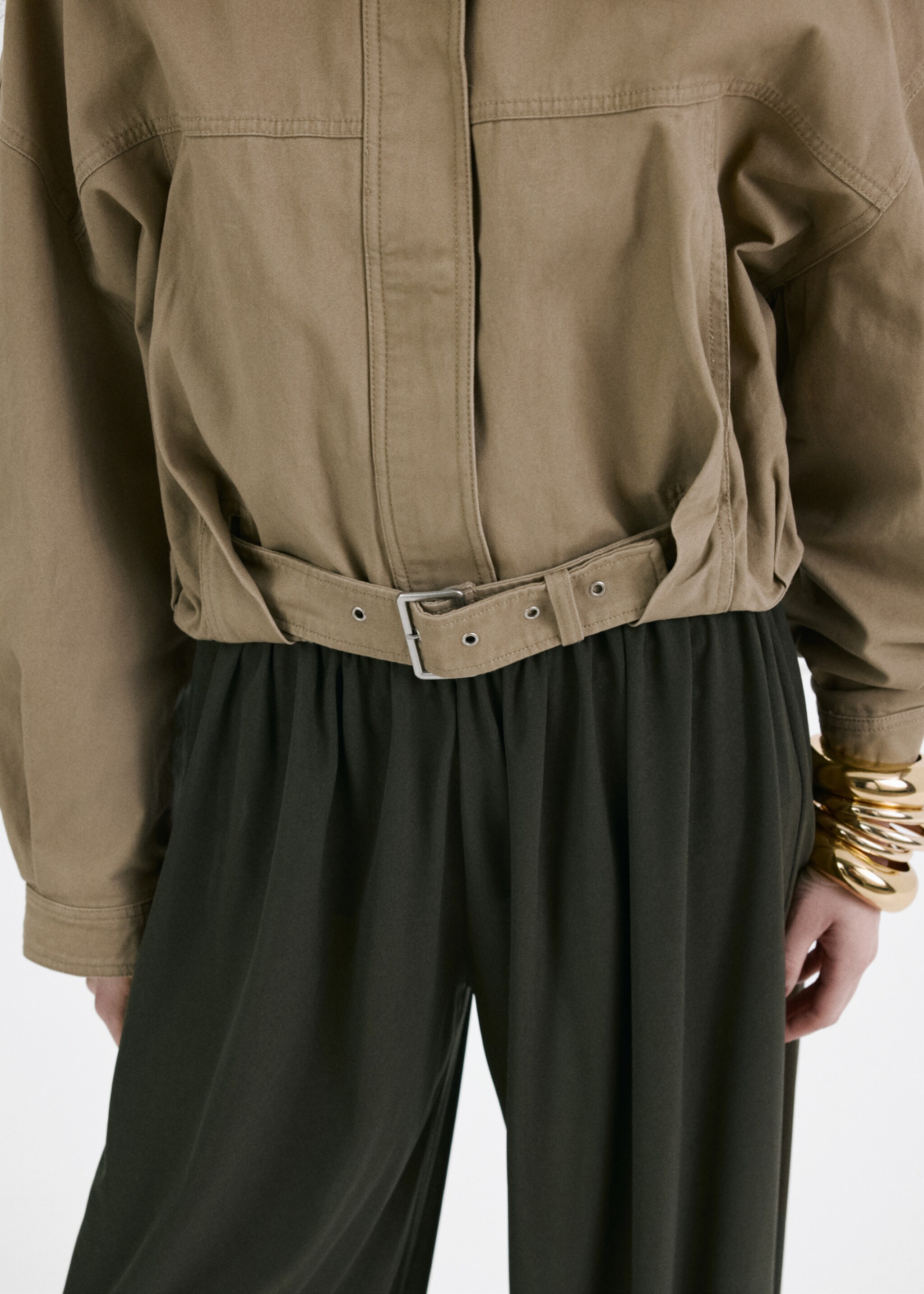 Veste en jean oversize poches - Détail de l'article 6, Sable. Ref: 27077157-00.