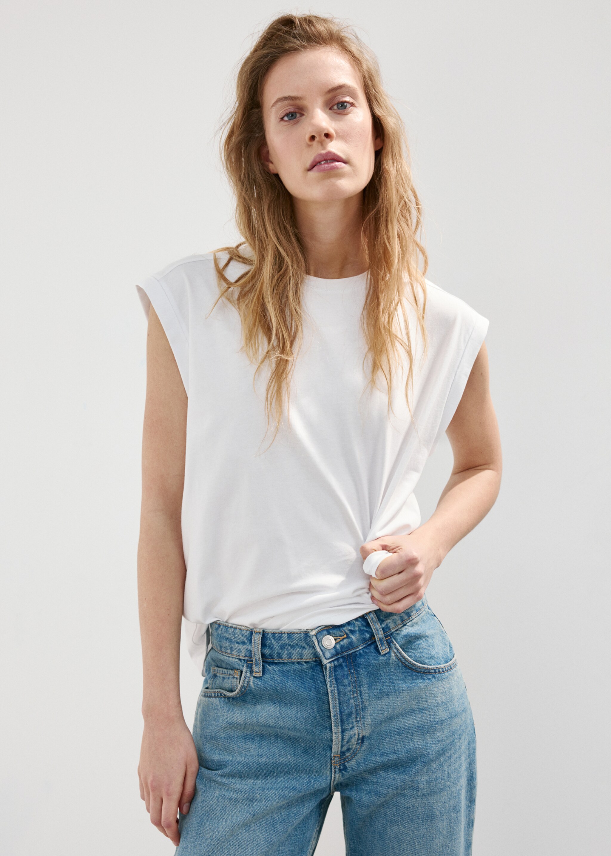 Short-sleeved t-shirt with shoulder pads - Medium plane, White. Ref: 27077159-00.