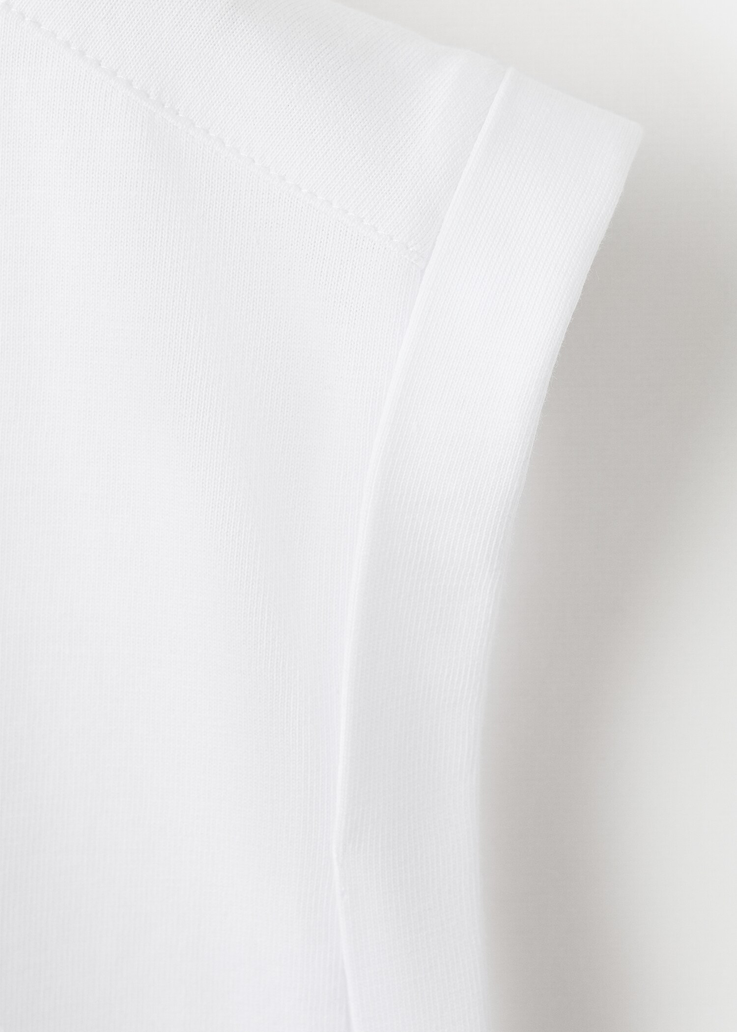 Short-sleeved t-shirt with shoulder pads - Details of the article 8