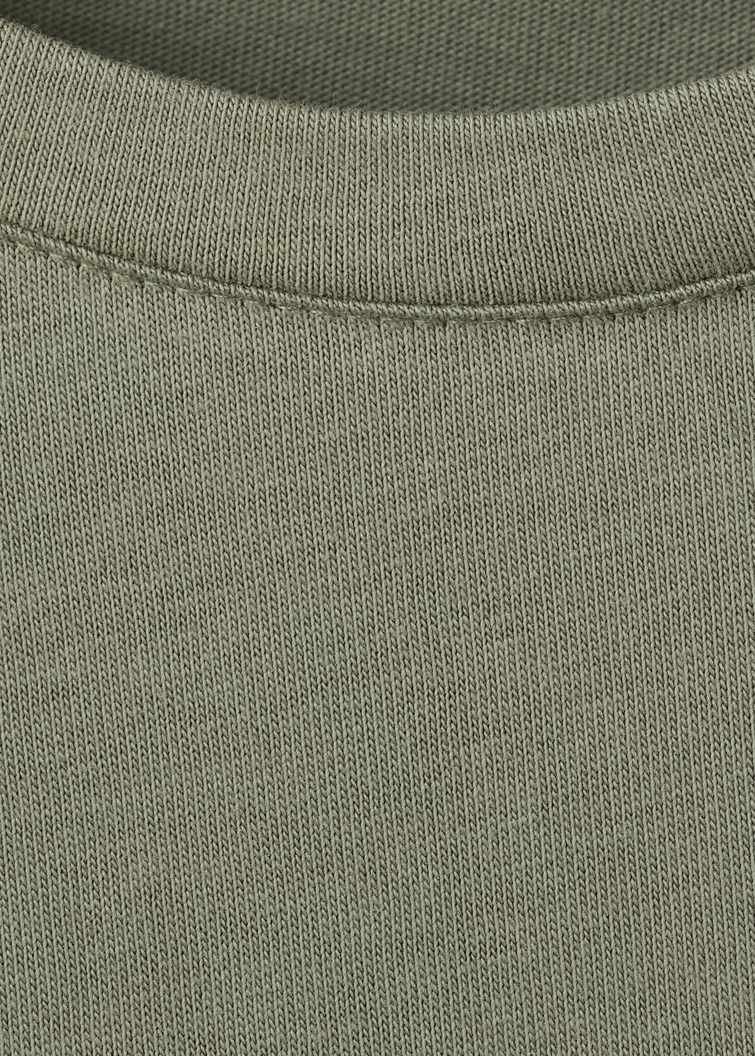 Short-sleeved t-shirt with shoulder pads - Details of the article 8