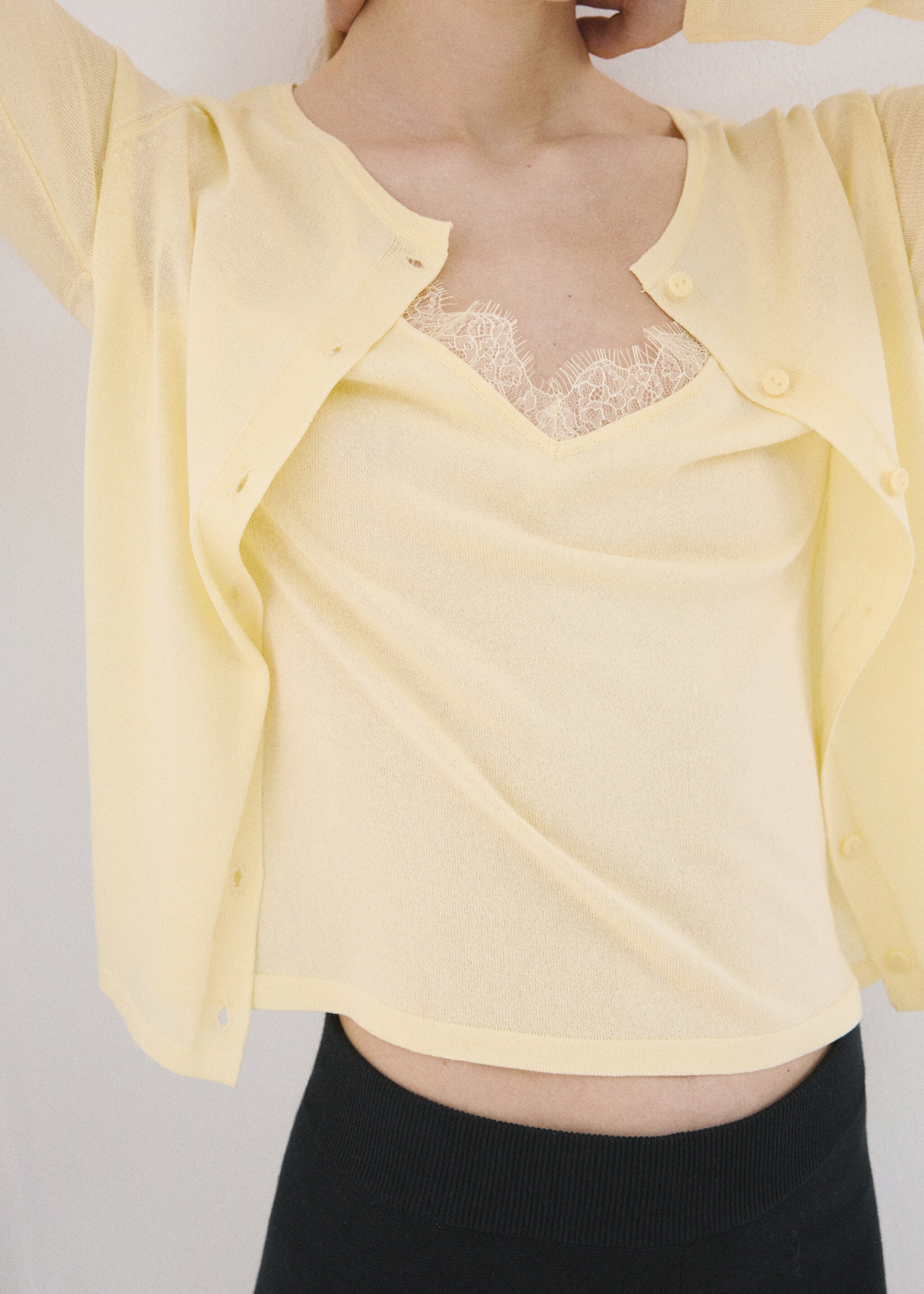 Cardigan maille boutons - Plan moyen, Jaune pastel. Ref: 27077162-00.