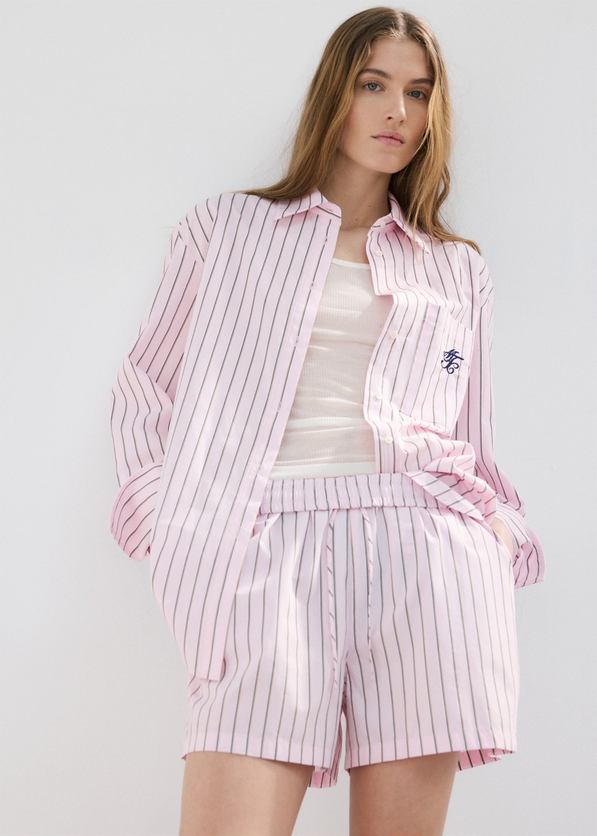 Striped poplin shorts with embroidered message - Medium plane, Pastel Pink. Ref: 27077167-00.