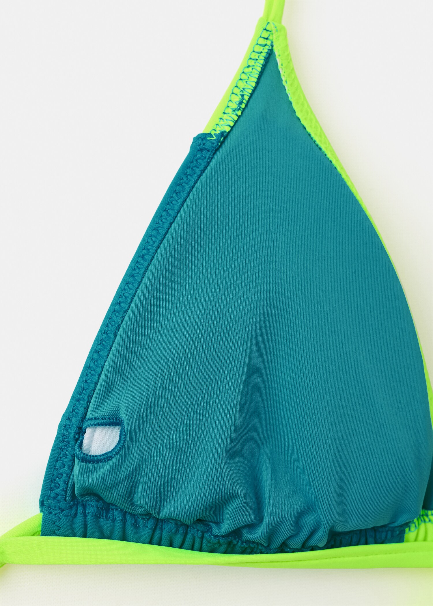 Two-tone bikini with medium-rise bottoms - Details of the article 0