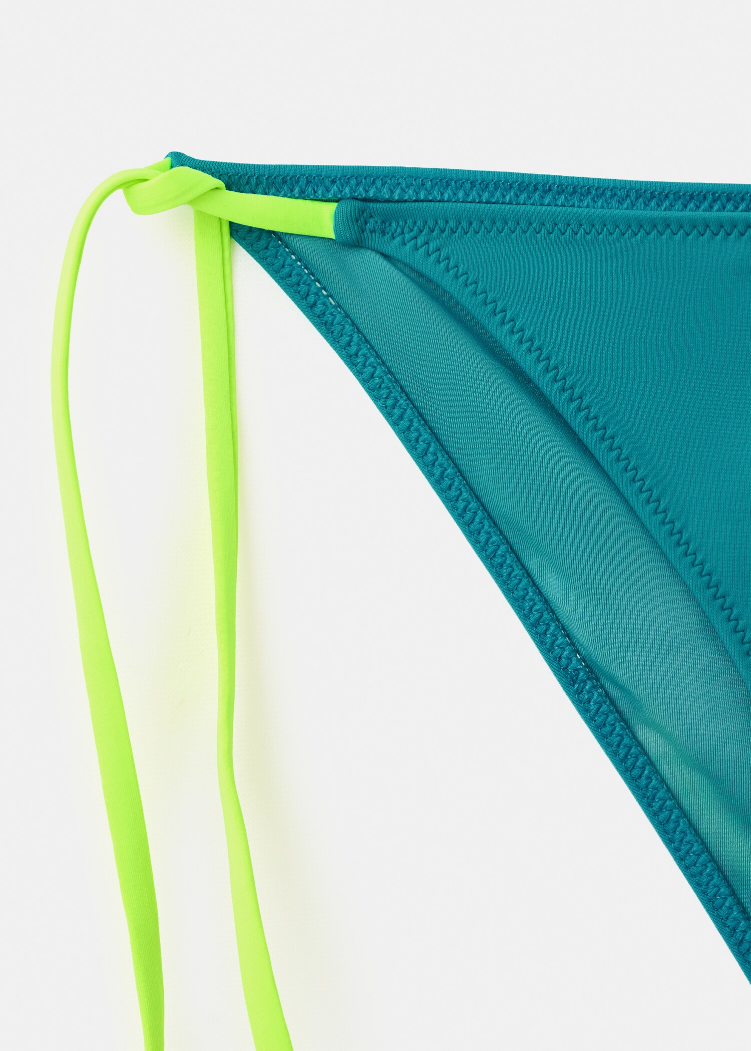 Two-tone bikini with medium-rise bottoms - Details of the article 8
