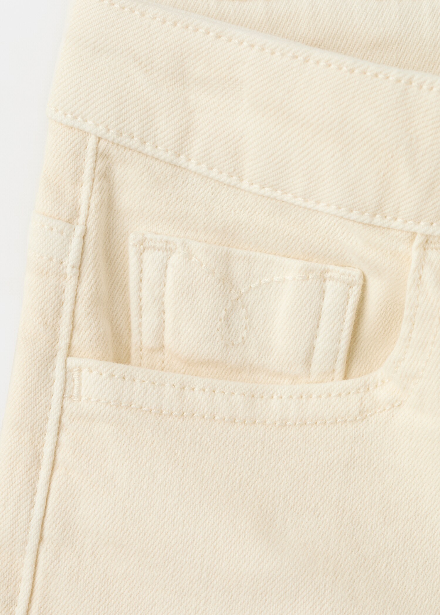 Denim shorts with turned-up hem - Details of the article 0