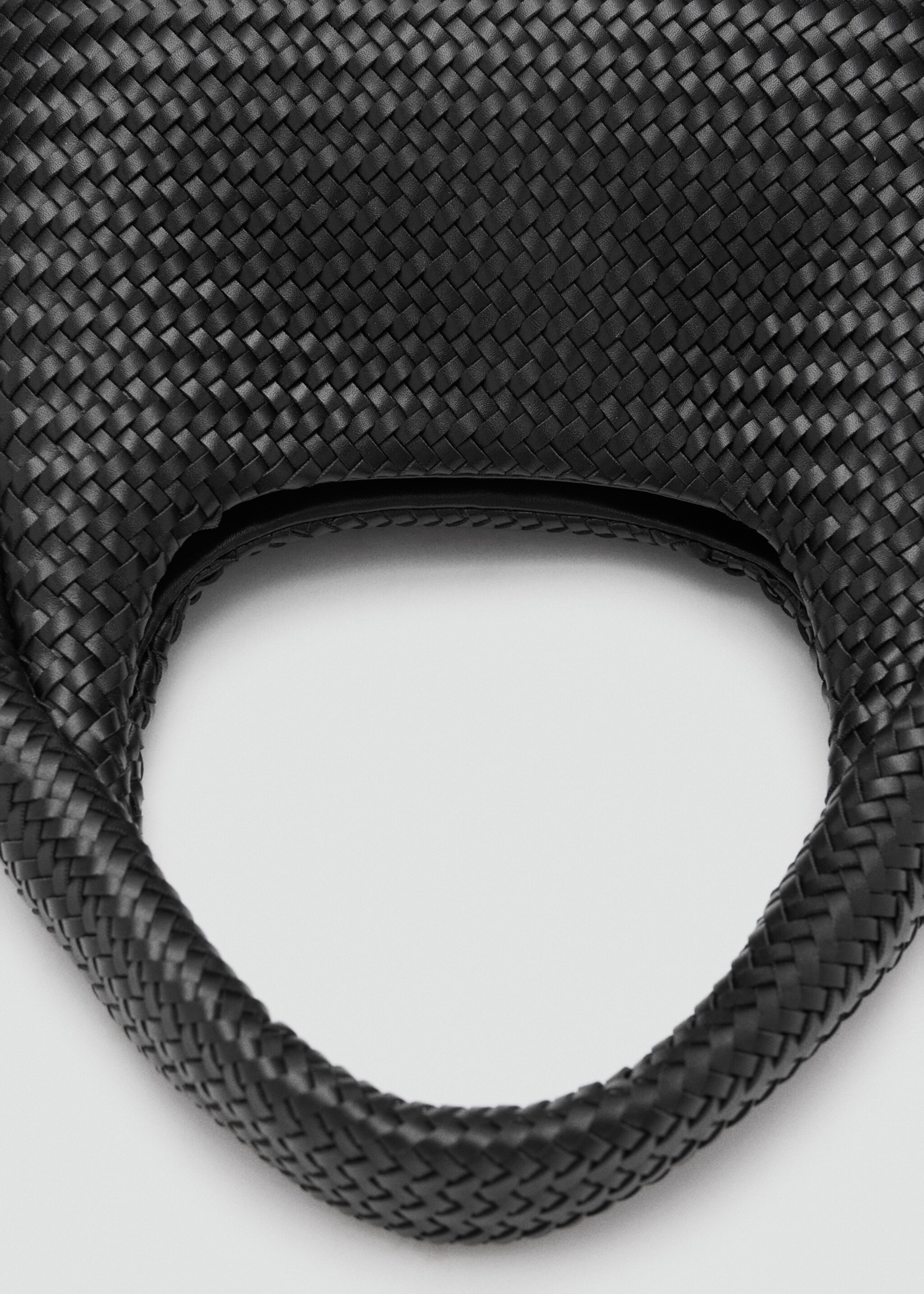 Braided shoulder bag - Details of the article 1, Black. Ref: 27077791-00.