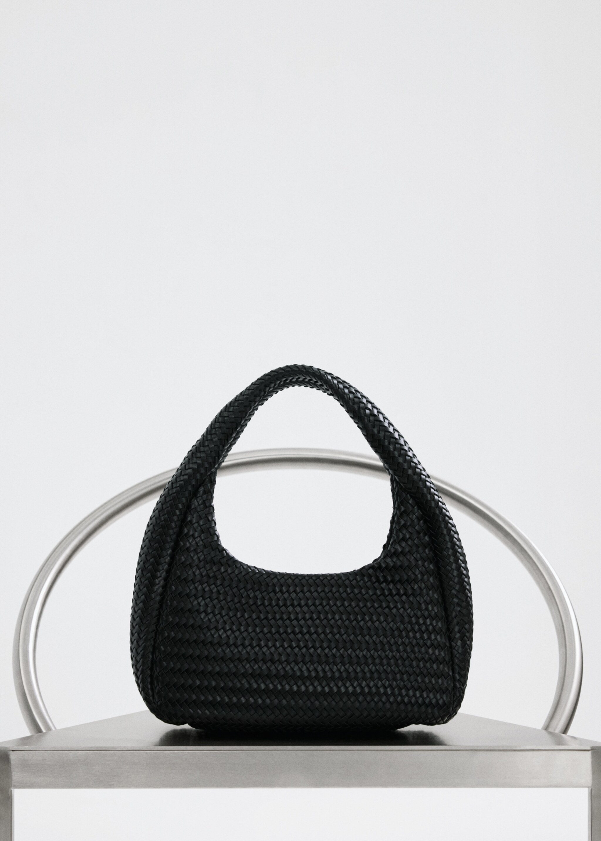 Braided shoulder bag - Details of the article 9, Black. Ref: 27077791-00.
