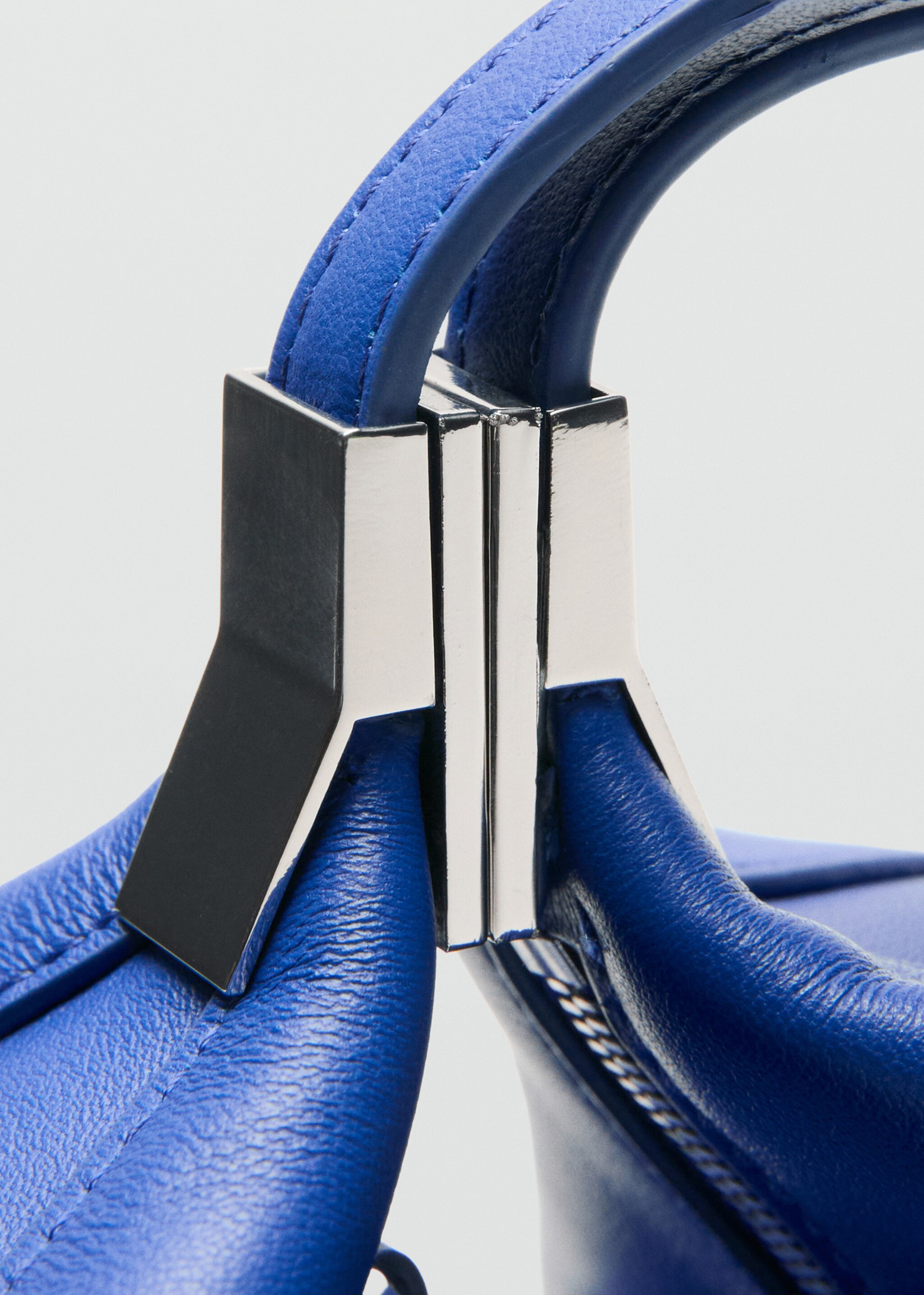 حقيبة دلو من الجلد - تفاصيل المنتج 2, أزرق زاهٍ. Ref: 27077796-00.