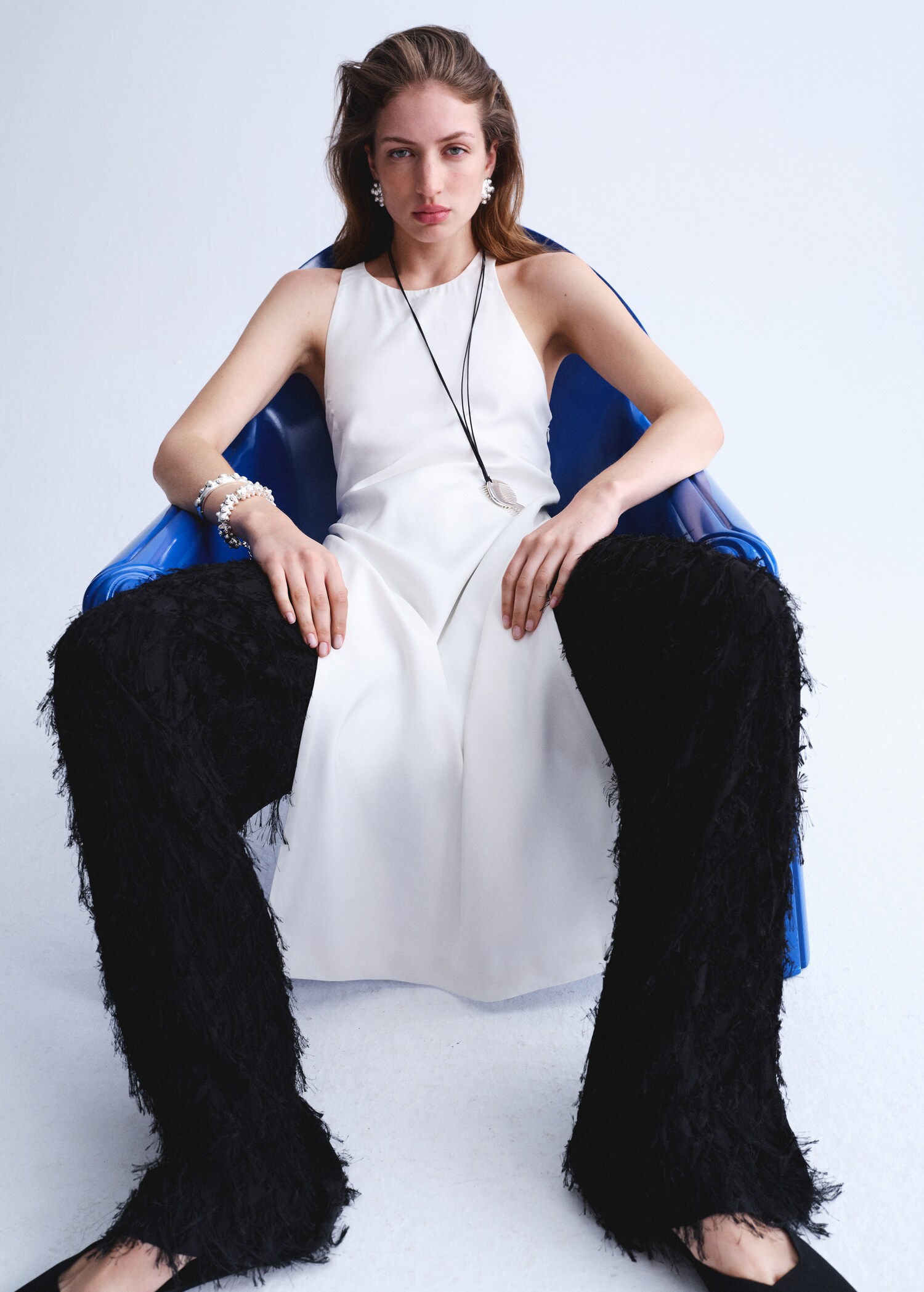 Long blouse with open back - Details of the article 1