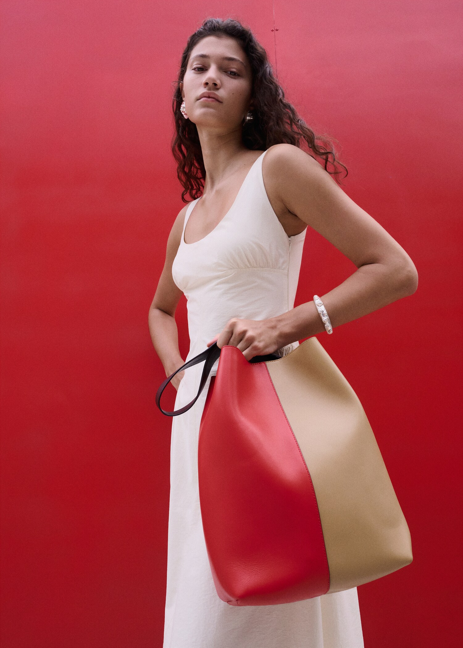 Bicolour leather bucket bag - Details of the article 9