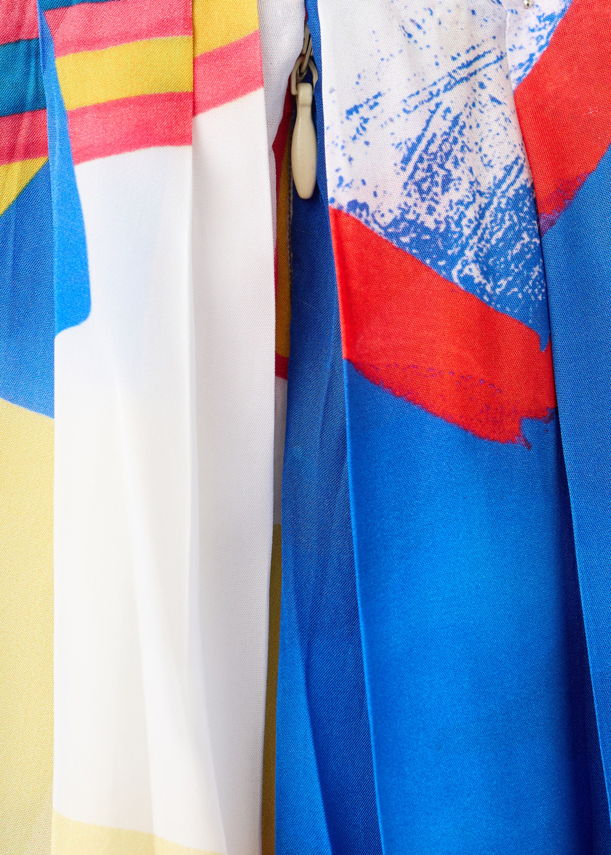 Asymmetrical printed skirt - Details of the article 0, Blue. Ref: 27077801-00.