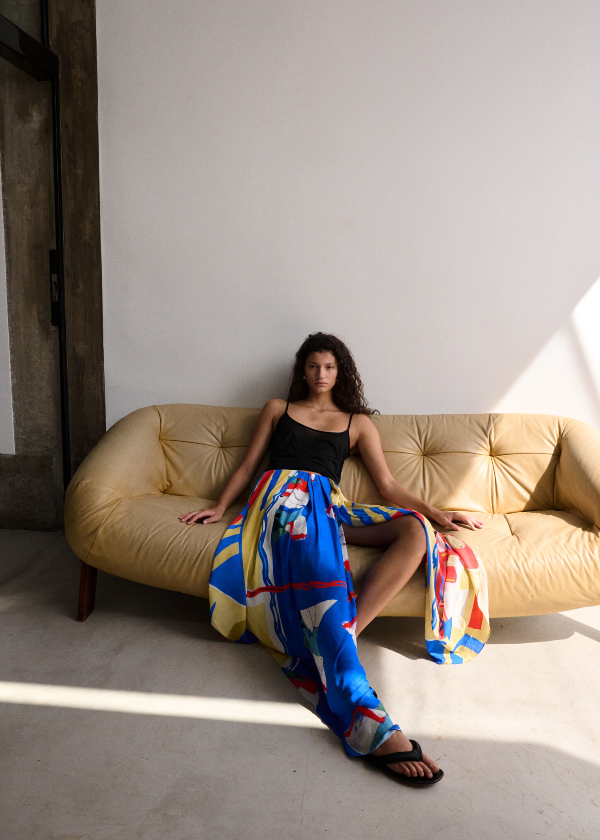 Asymmetrical printed skirt - Details of the article 1, Blue. Ref: 27077801-00.