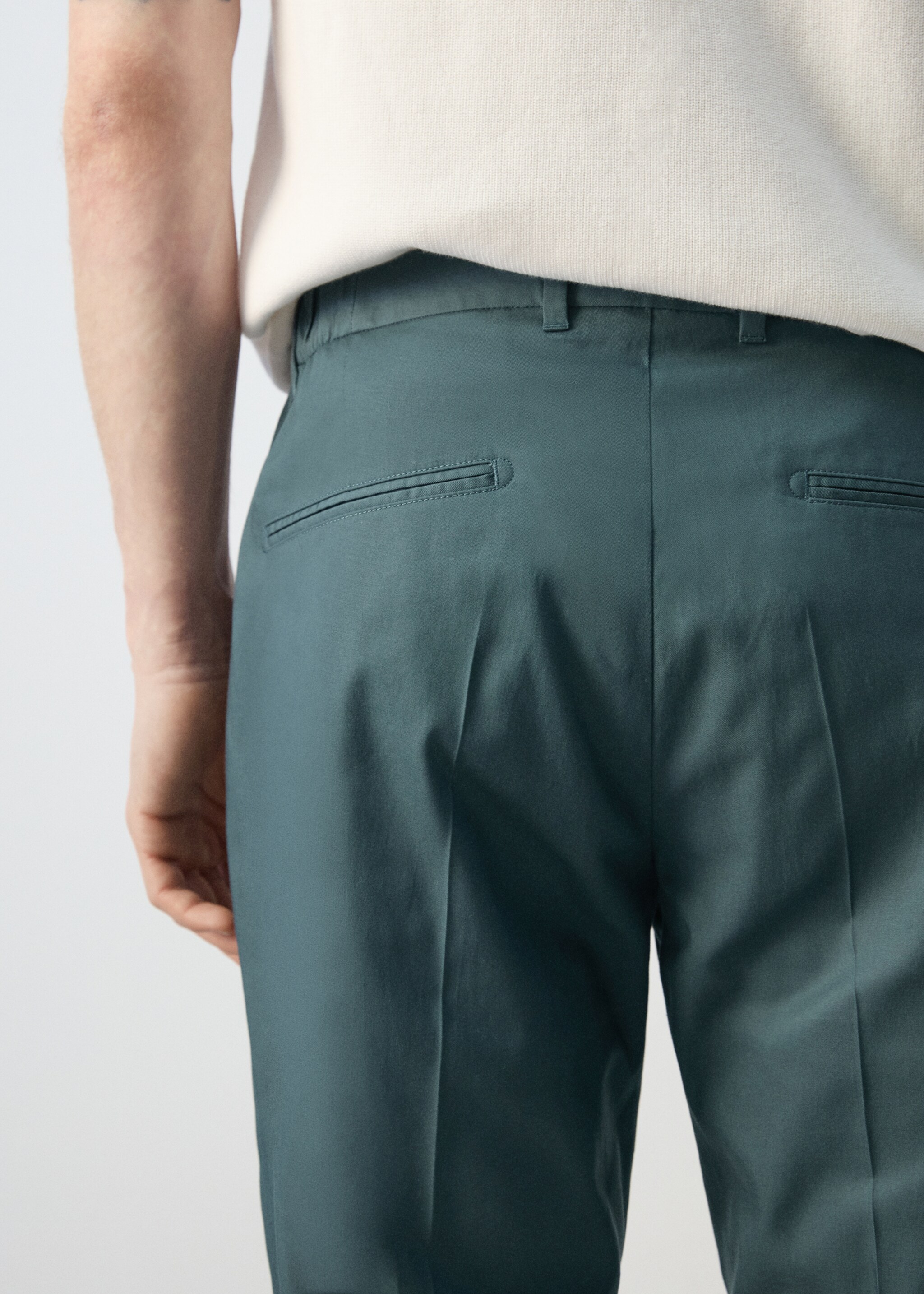 Regular-fit lyocell trousers - Details of the article 6, Forest Green. Ref: 27077894-00.