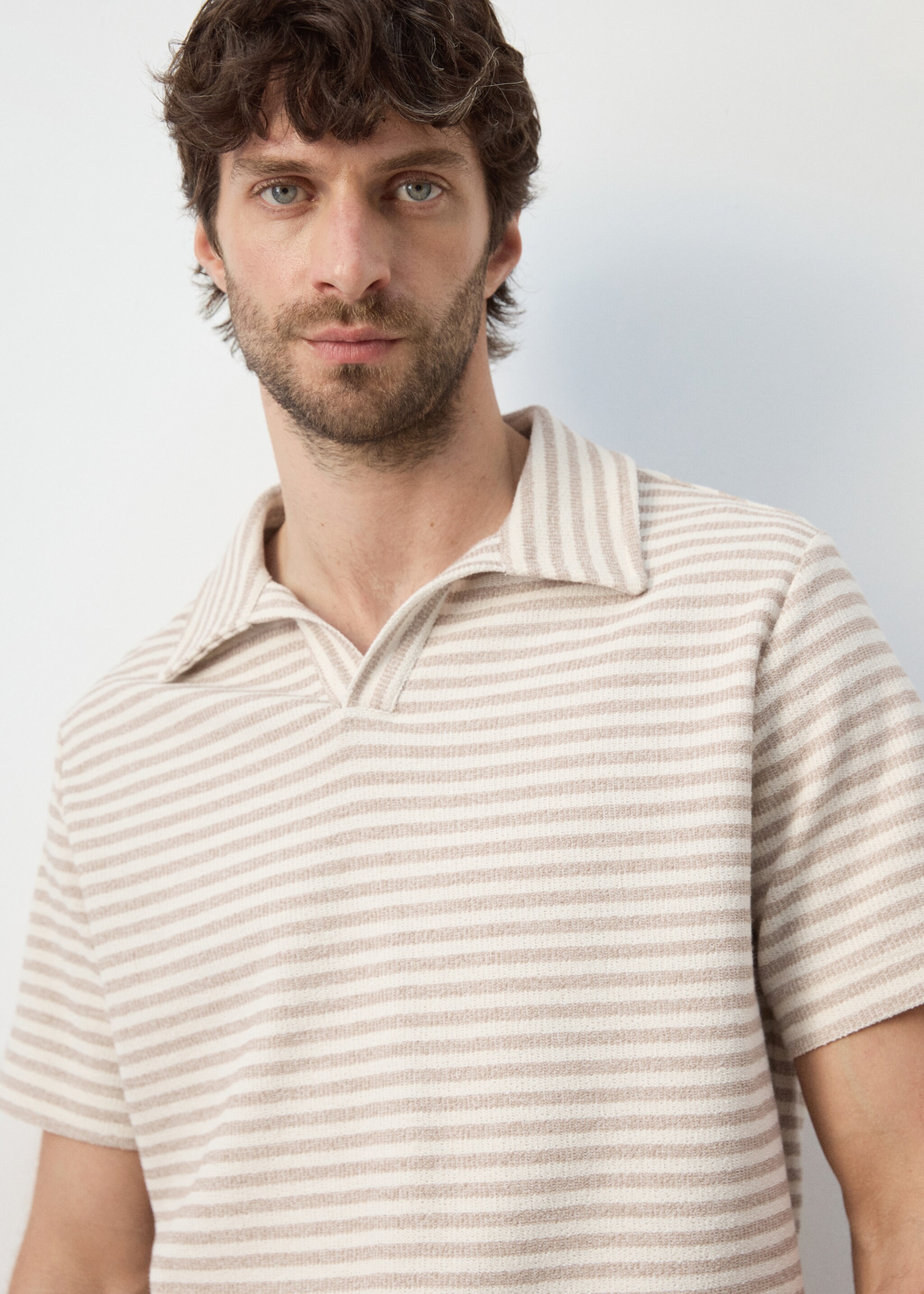 Regular fit textured stripe polo - Details of the article 1, Beige. Ref: 27077896-00.