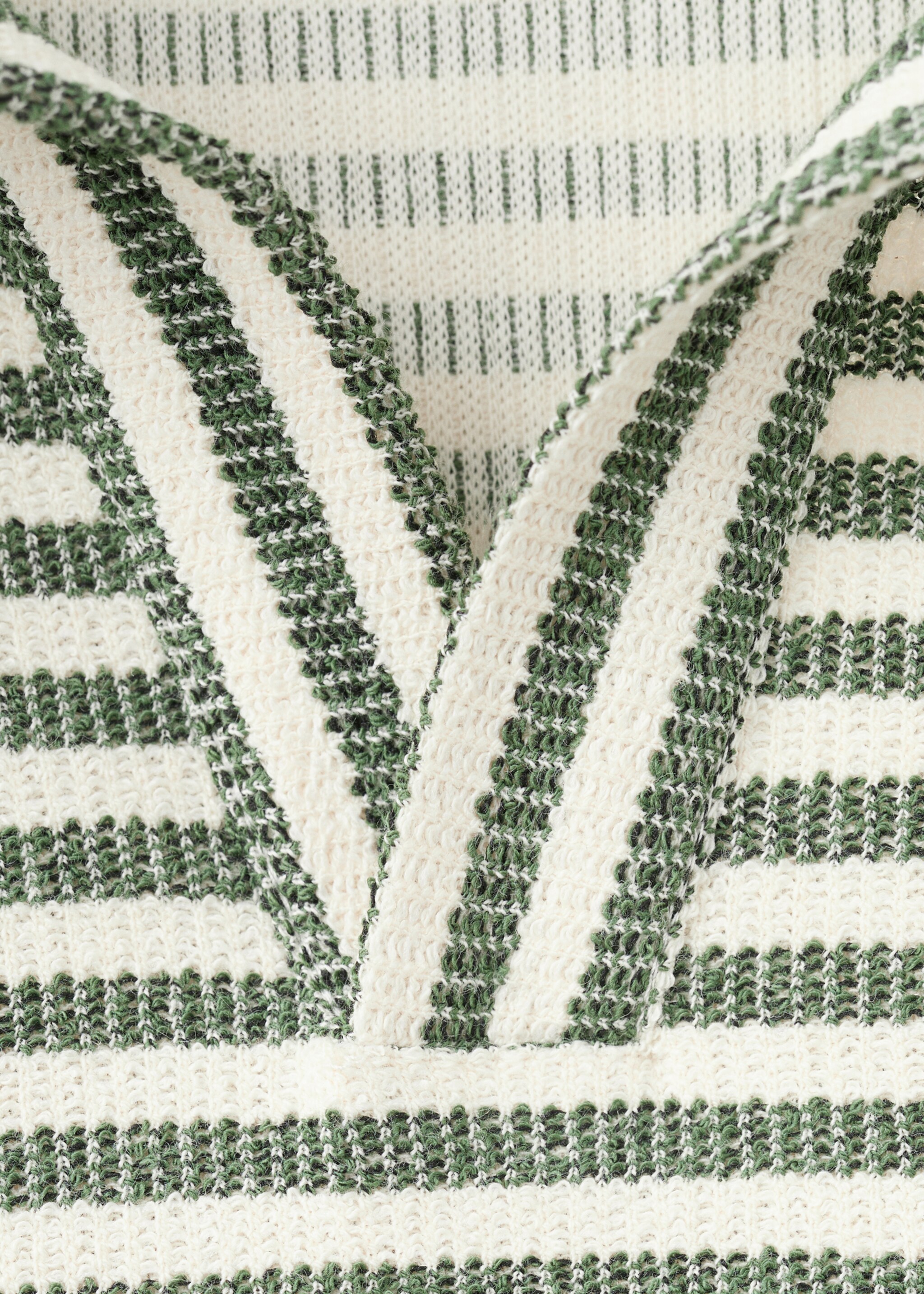 Regular fit textured stripe polo - Details of the article 8, Forest Green. Ref: 27077896-00.