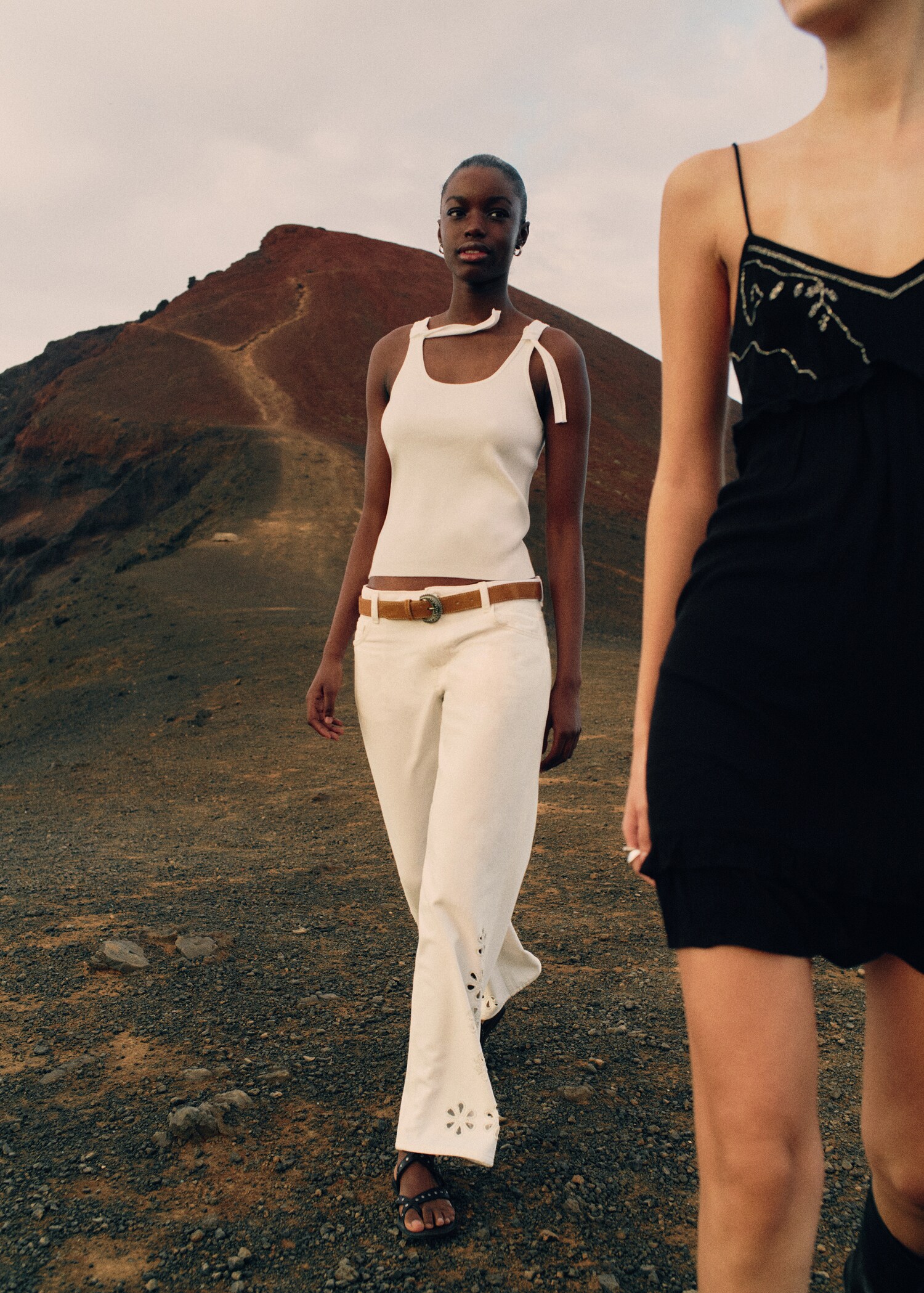 Fluid trousers with studs - Details of the article 5