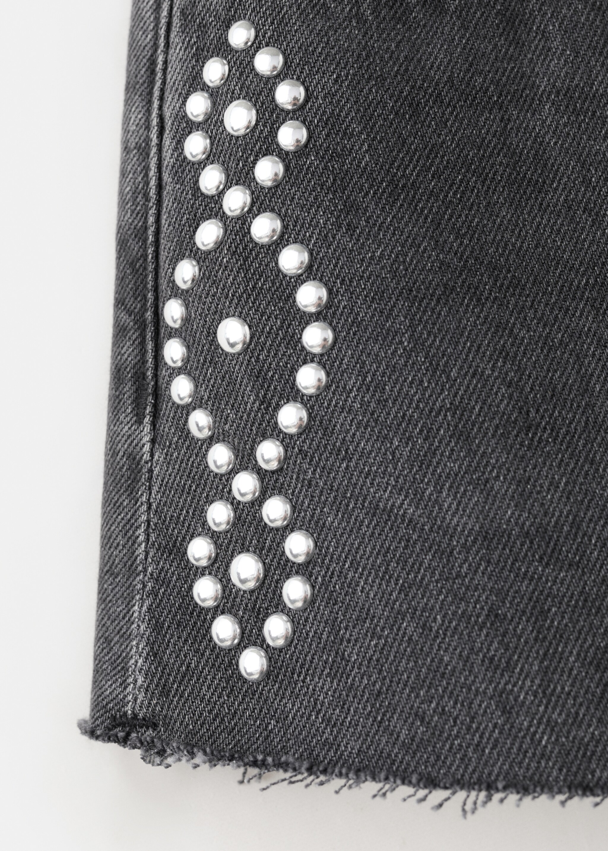 Short taille haute clouté - Détail de l'article 0, Black denim. Ref: 27077902-00.