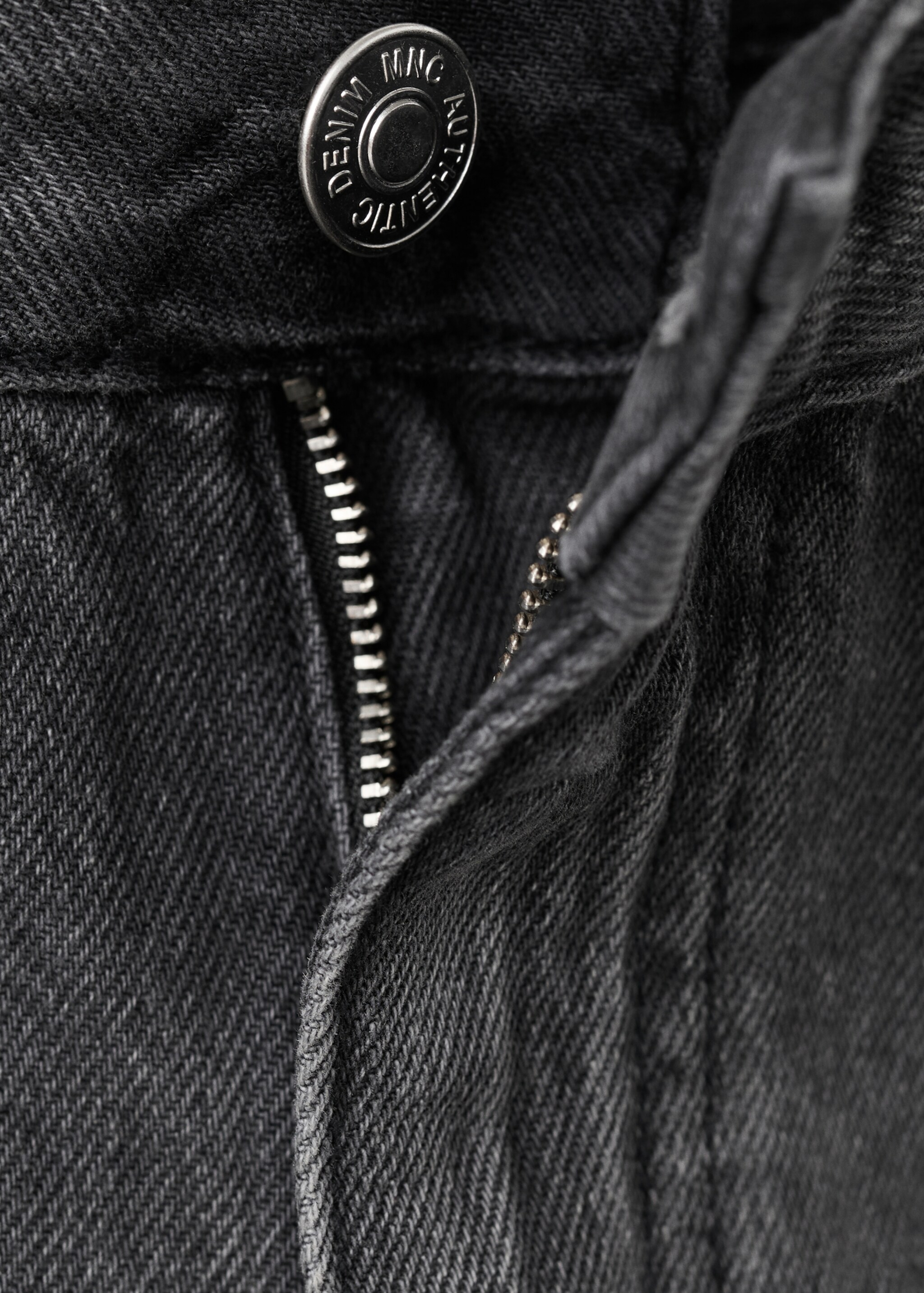 Short taille haute clouté - Détail de l'article 8, Black denim. Ref: 27077902-00.