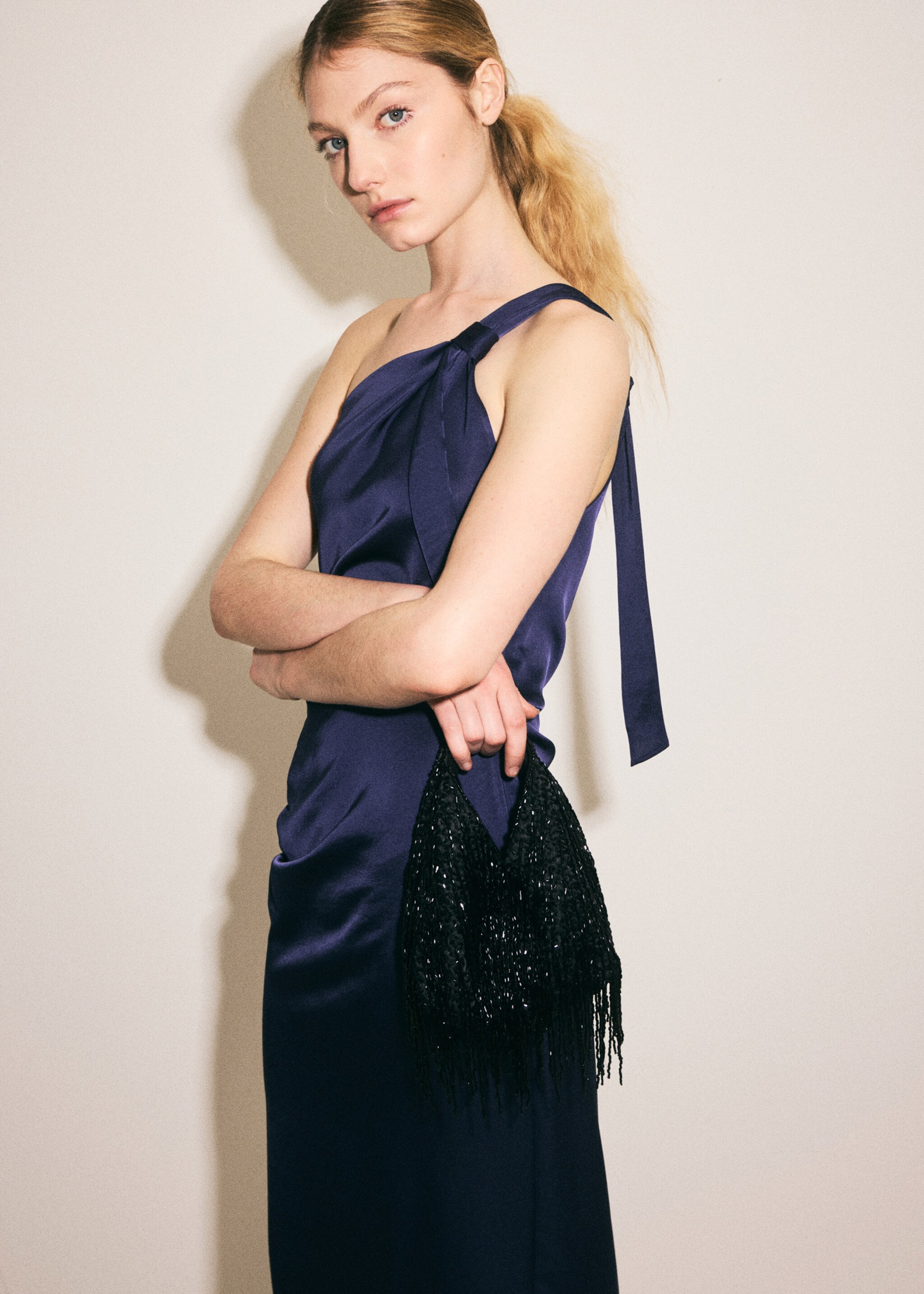 Ασύμμετρο φόρεμα με πλευρικό σούρωμα - Λεπτομέρεια του προϊόντος 1, Μπλε Νύχτας. Ref: 27077926-00.