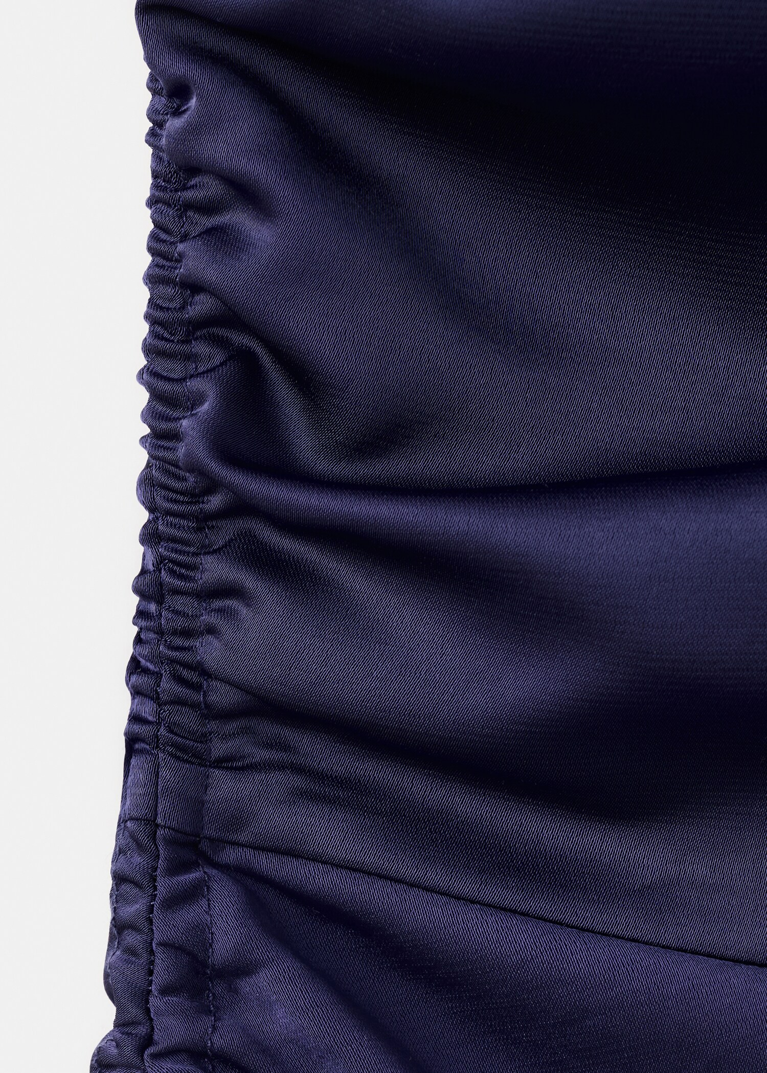 Ασύμμετρο φόρεμα με πλευρικό σούρωμα - Λεπτομέρεια του προϊόντος 8