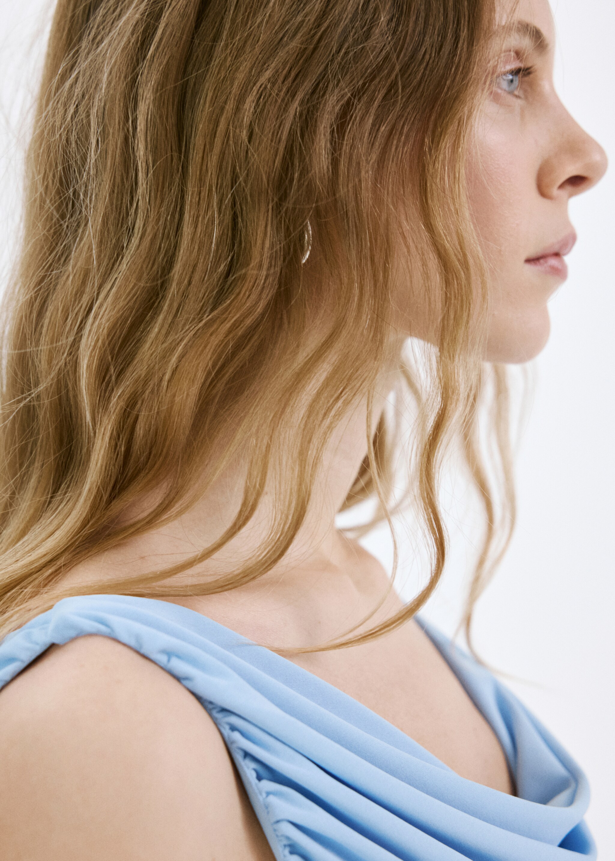 جزء علوي مفتوح من الخلف - تفاصيل المنتج 1, أزرق. Ref: 27077939-00.