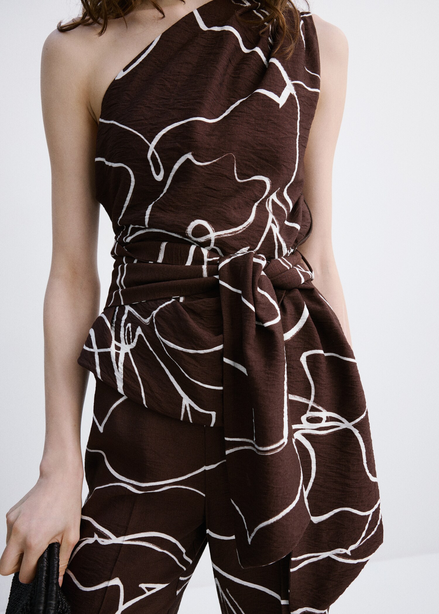 Asymmetric printed top - Details of the article 6