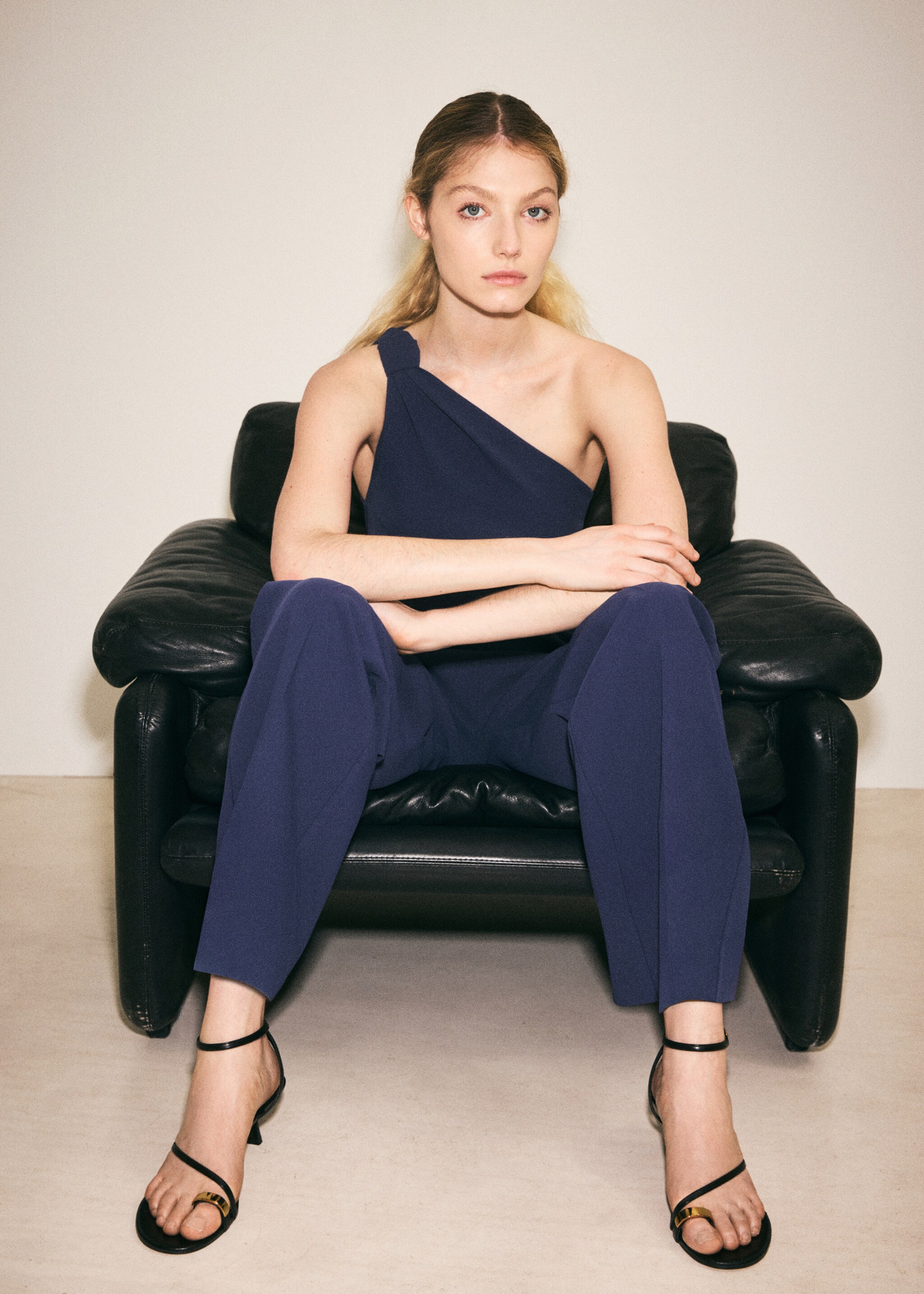 Long jumpsuit with knot - Details of the article 2, Ink Blue. Ref: 27078661-00.