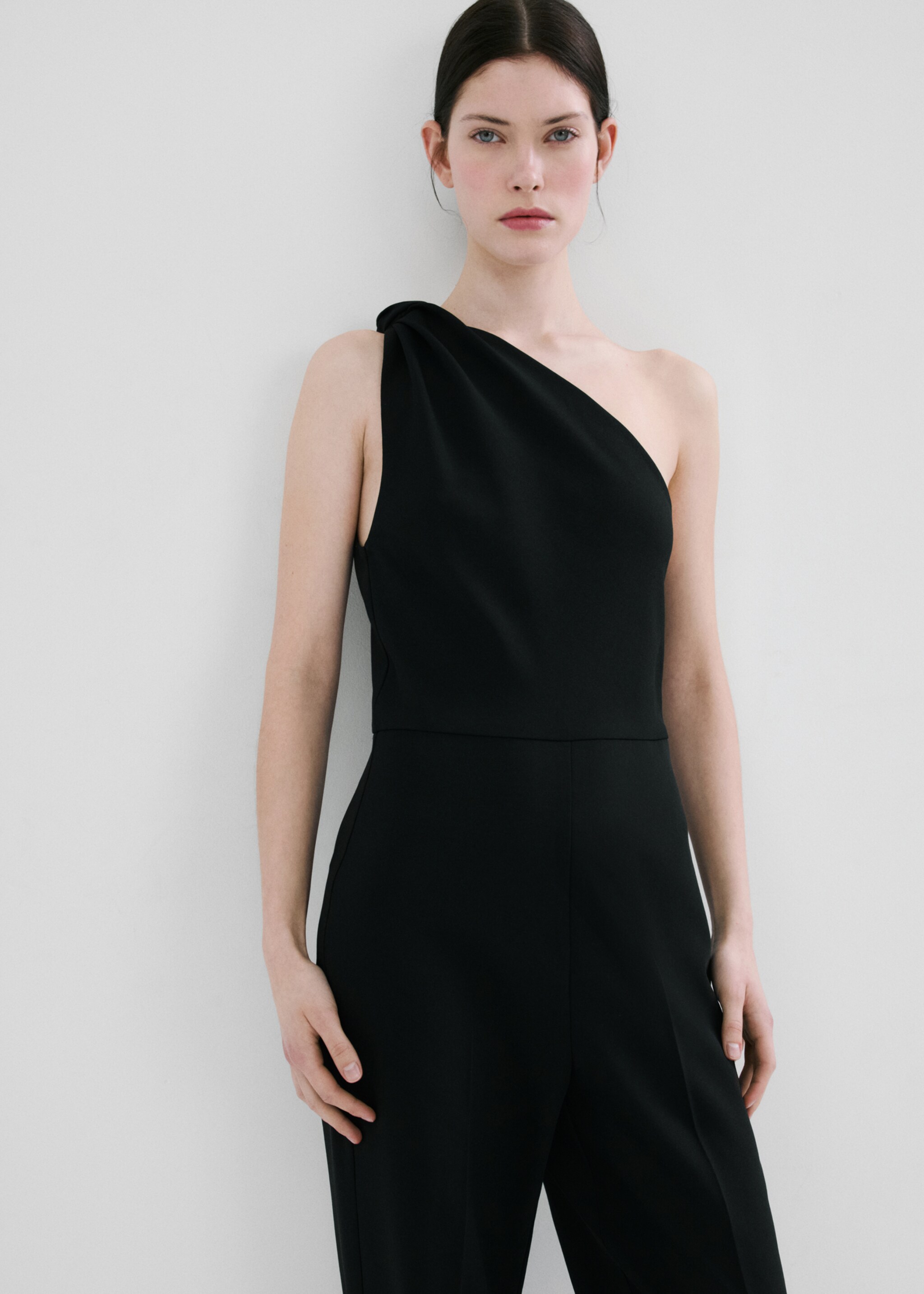 Long jumpsuit with knot - Medium plane, Black. Ref: 27078661-00.