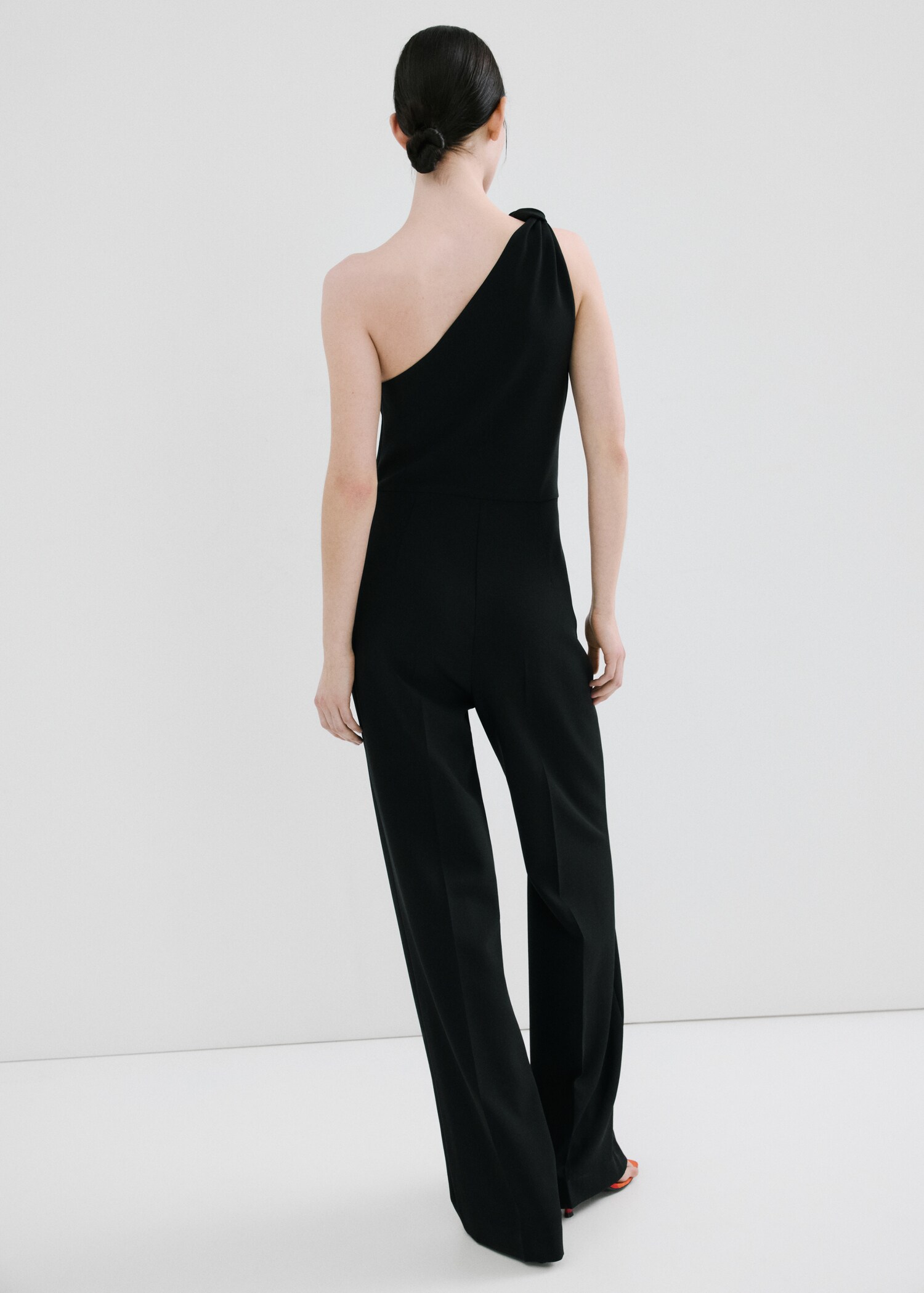 Long jumpsuit with knot - Reverse of the article