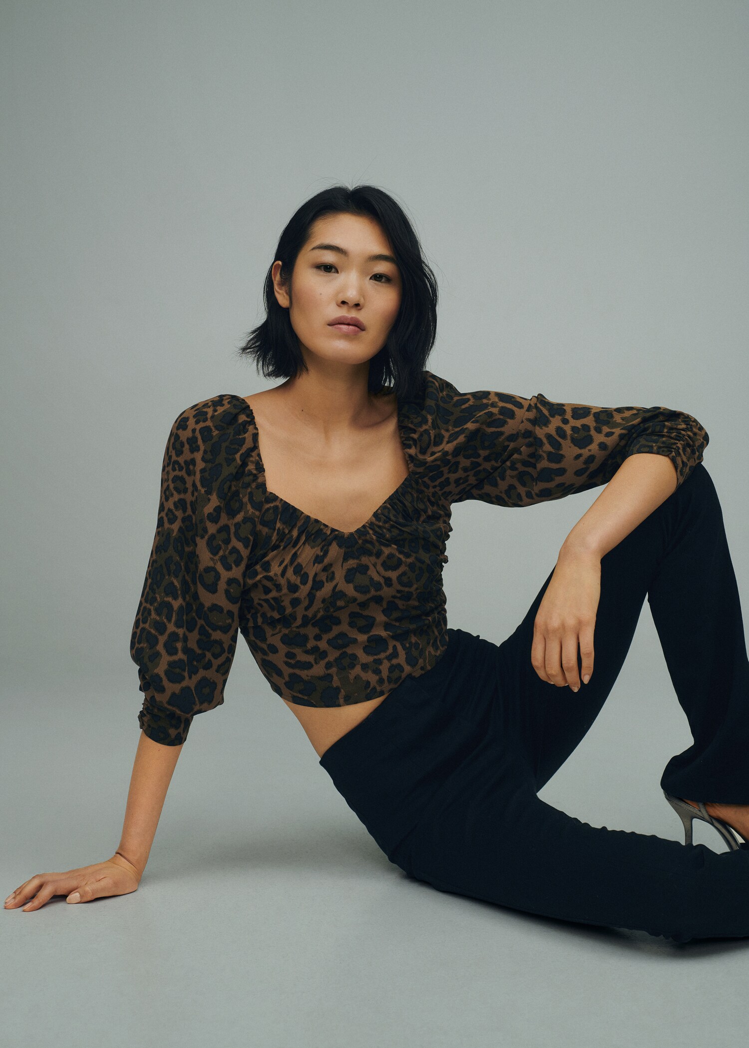 Puff-sleeved cropped blouse - Details of the article 6