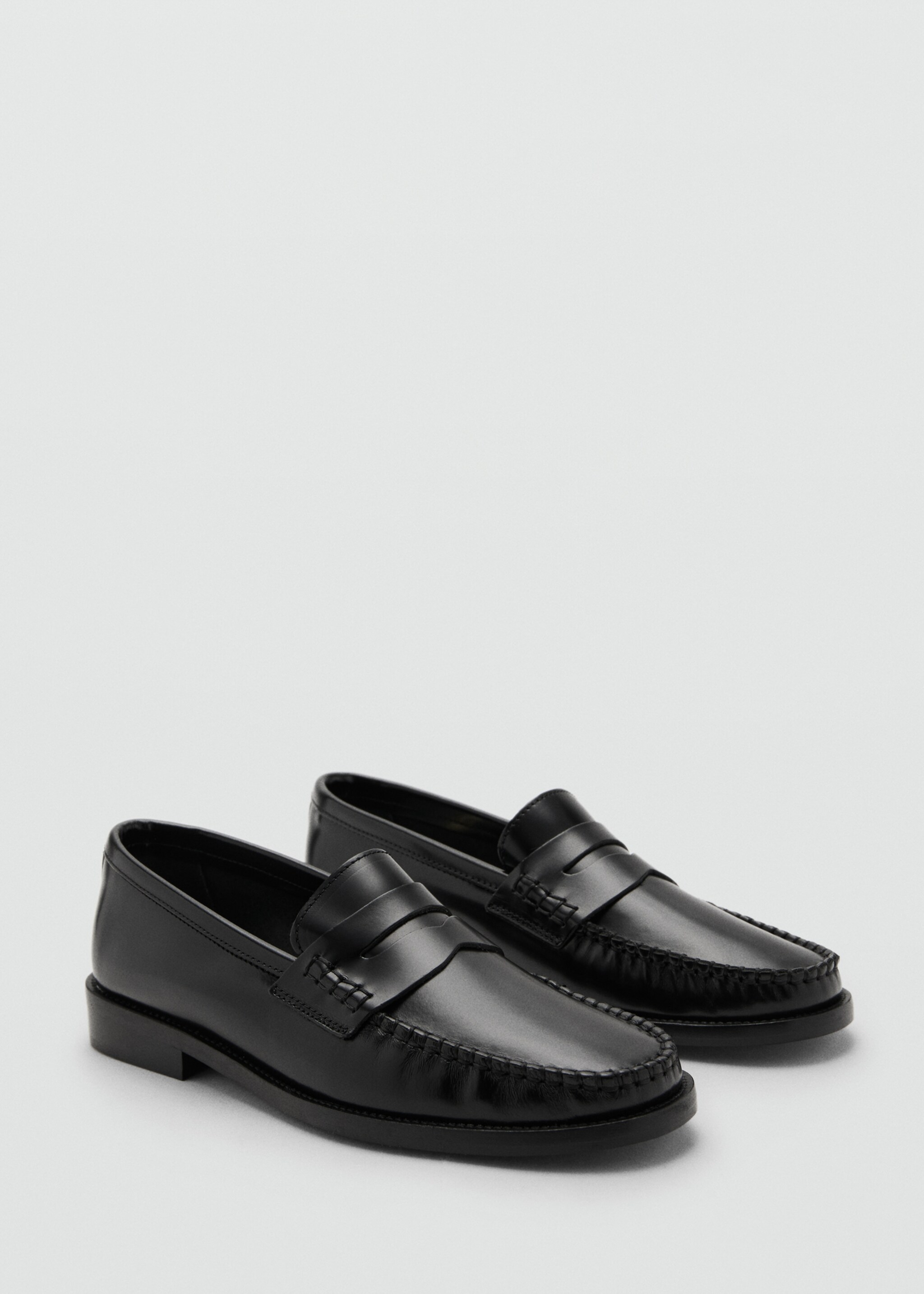 Gathered leather moccasin - Medium plane, Black. Ref: 27081168-00.