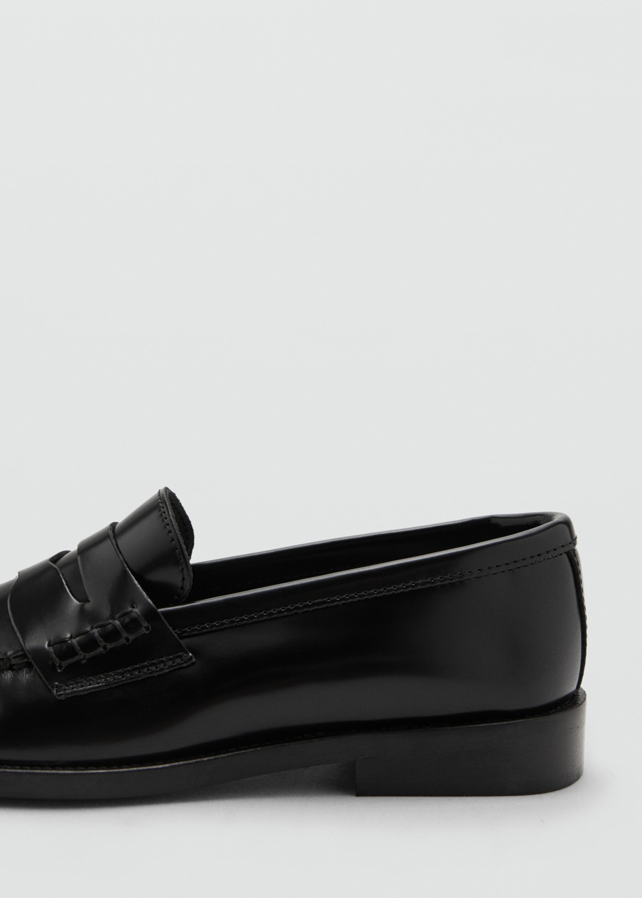 Gathered leather moccasin - Details of the article 1, Black. Ref: 27081168-00.