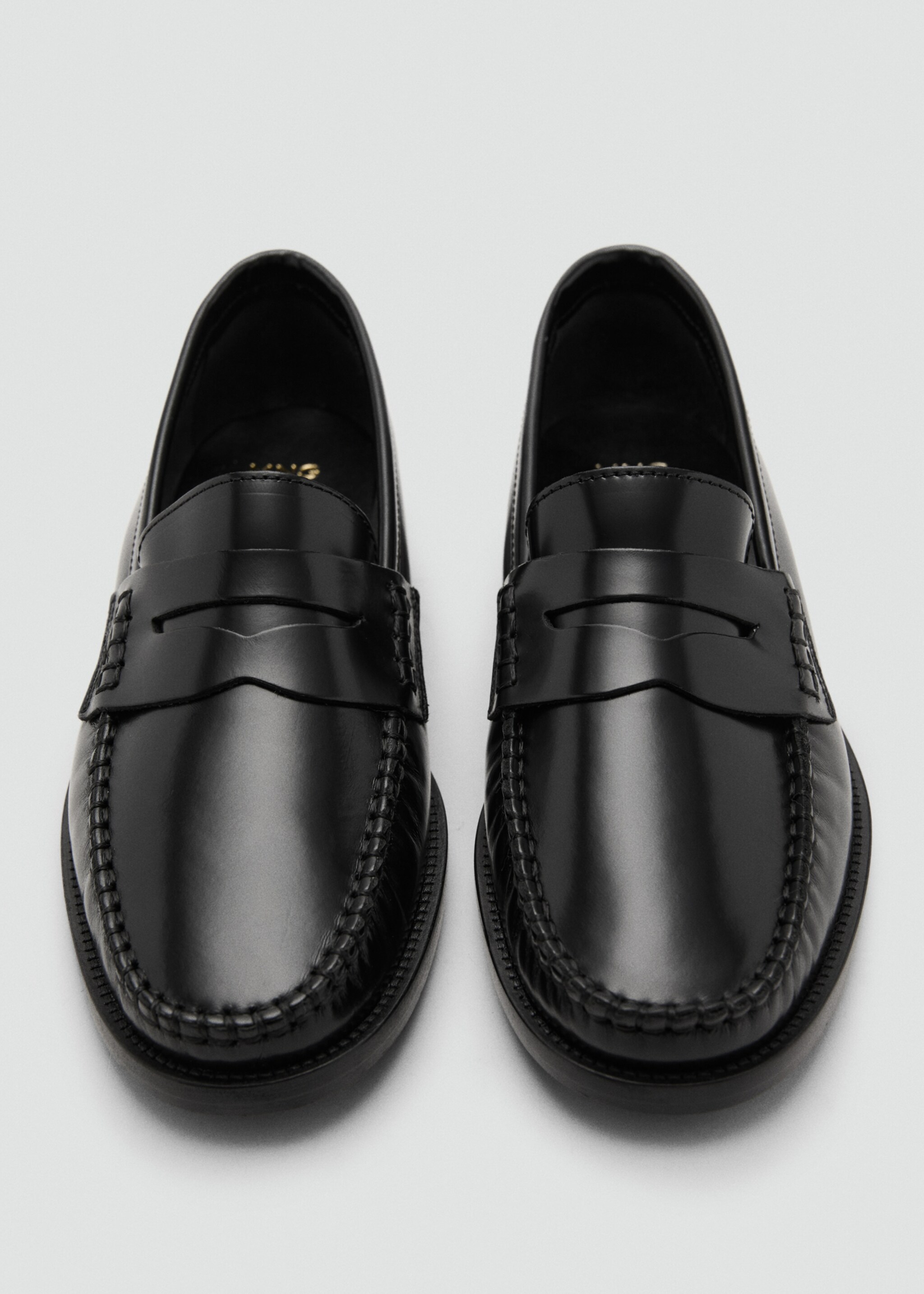 Gathered leather moccasin - Details of the article 2, Black. Ref: 27081168-00.