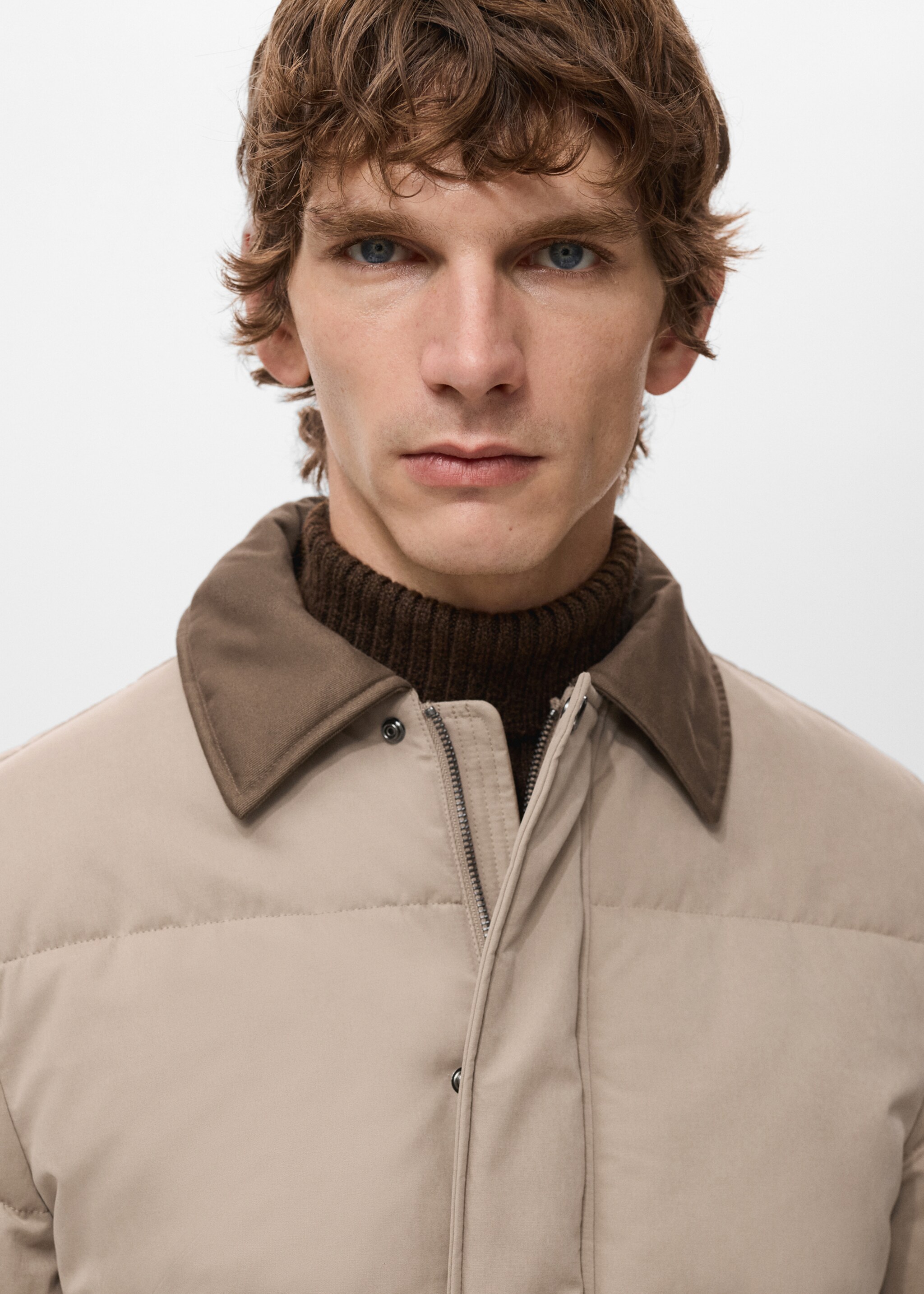 Short water-repellent puffer jacket - Details of the article 1, Sand. Ref: 27081171-00.