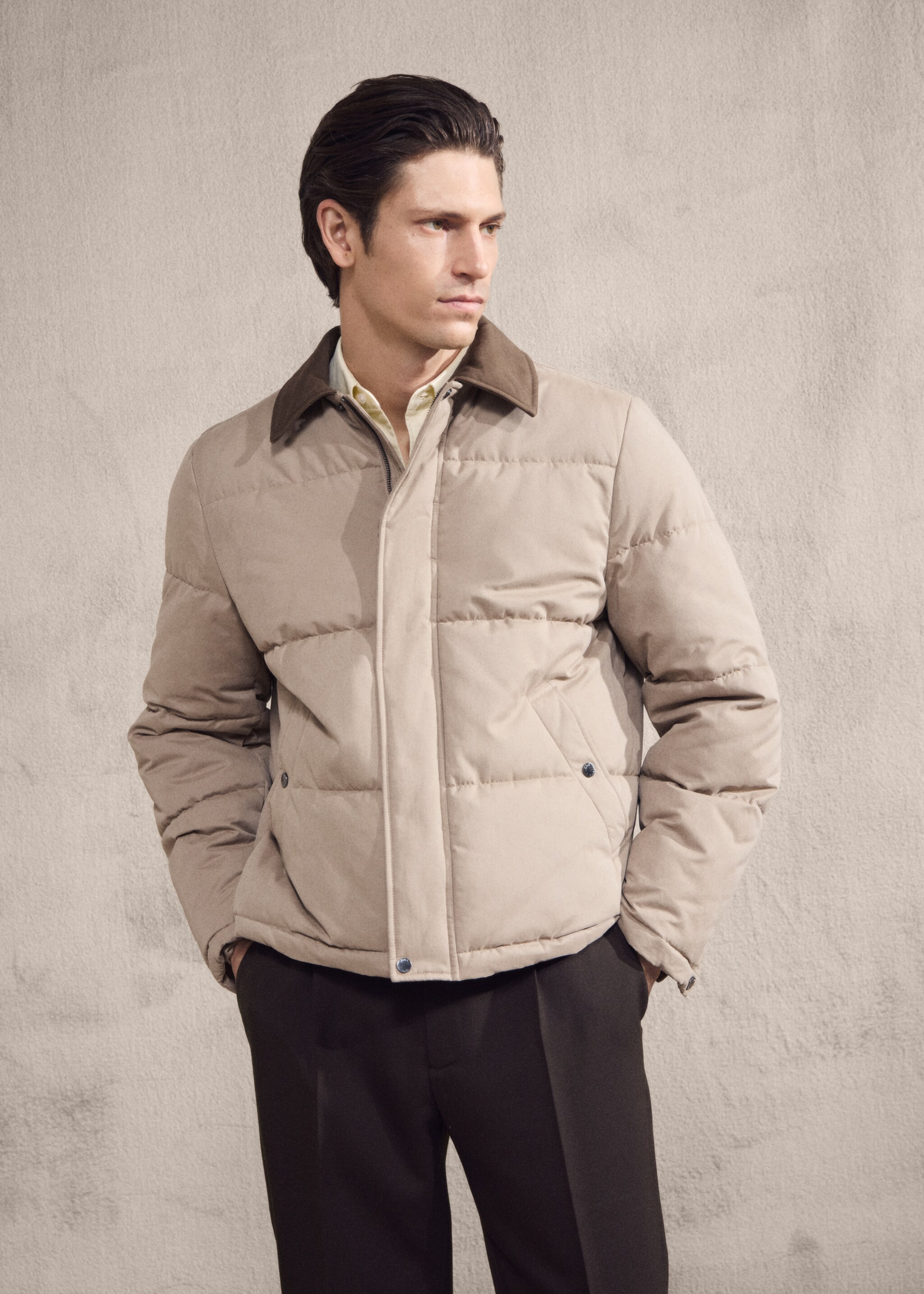 Short water-repellent puffer jacket - Details of the article 3, Sand. Ref: 27081171-00.