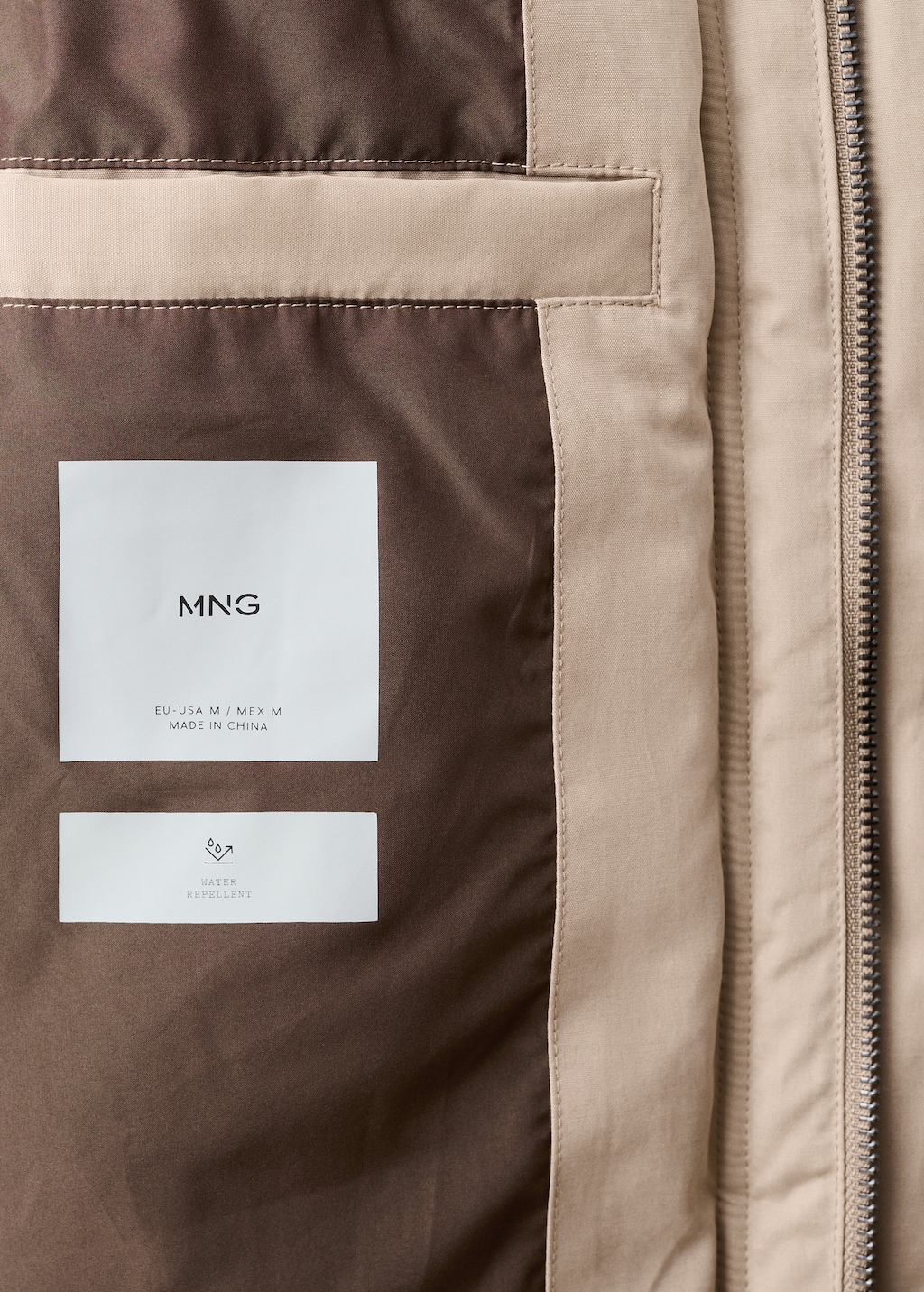 Short water-repellent puffer jacket