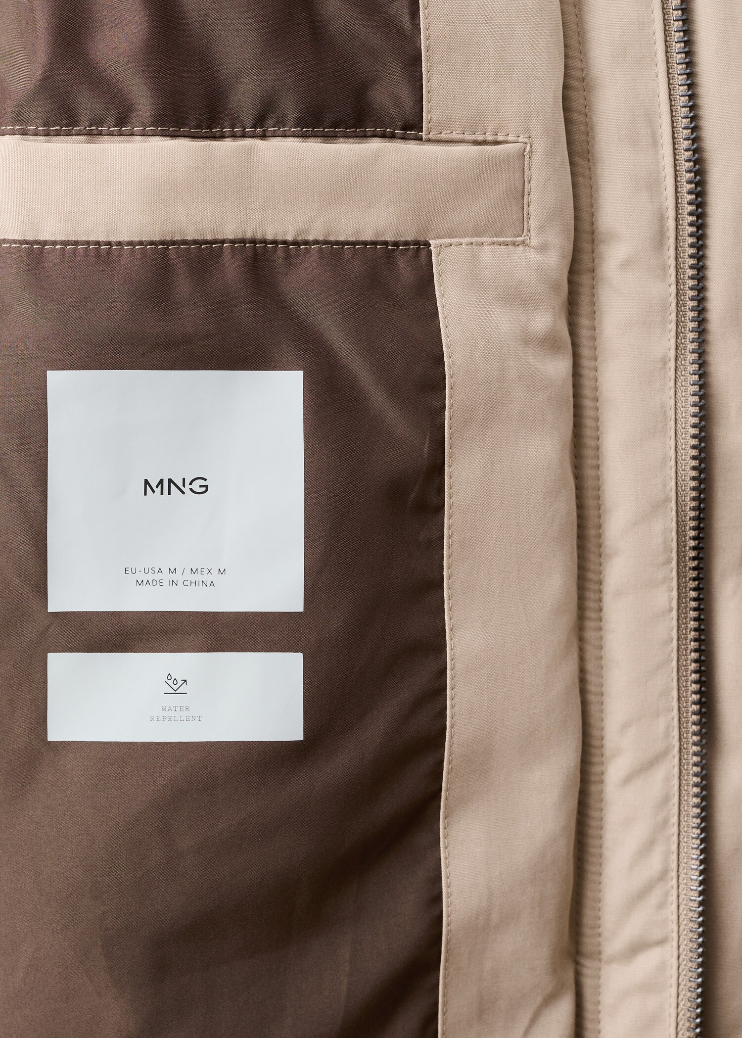 Short water-repellent puffer jacket - Details of the article 8