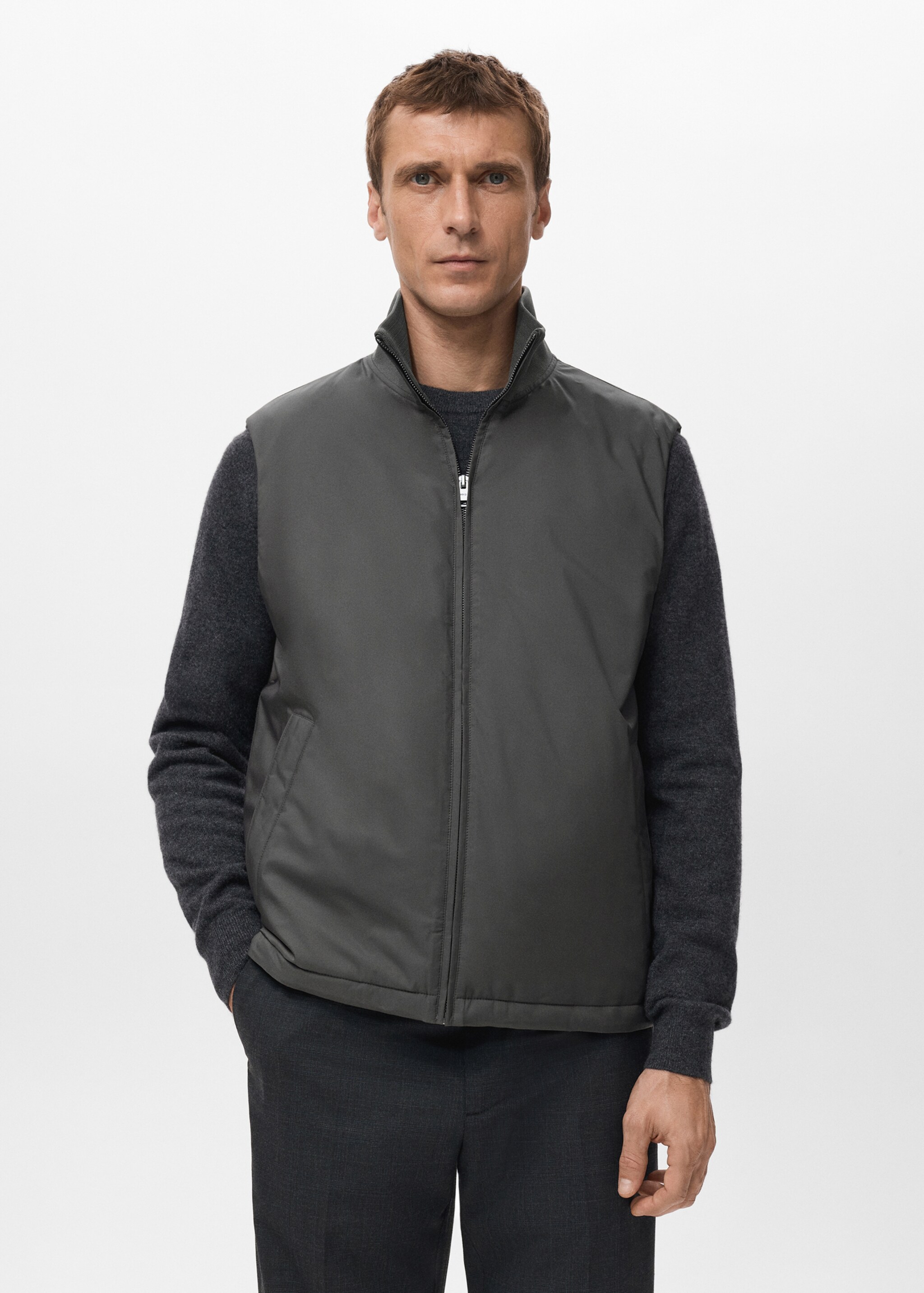 Gilet matelassé léger - Plan moyen, Gris. Ref: 27081172-00.