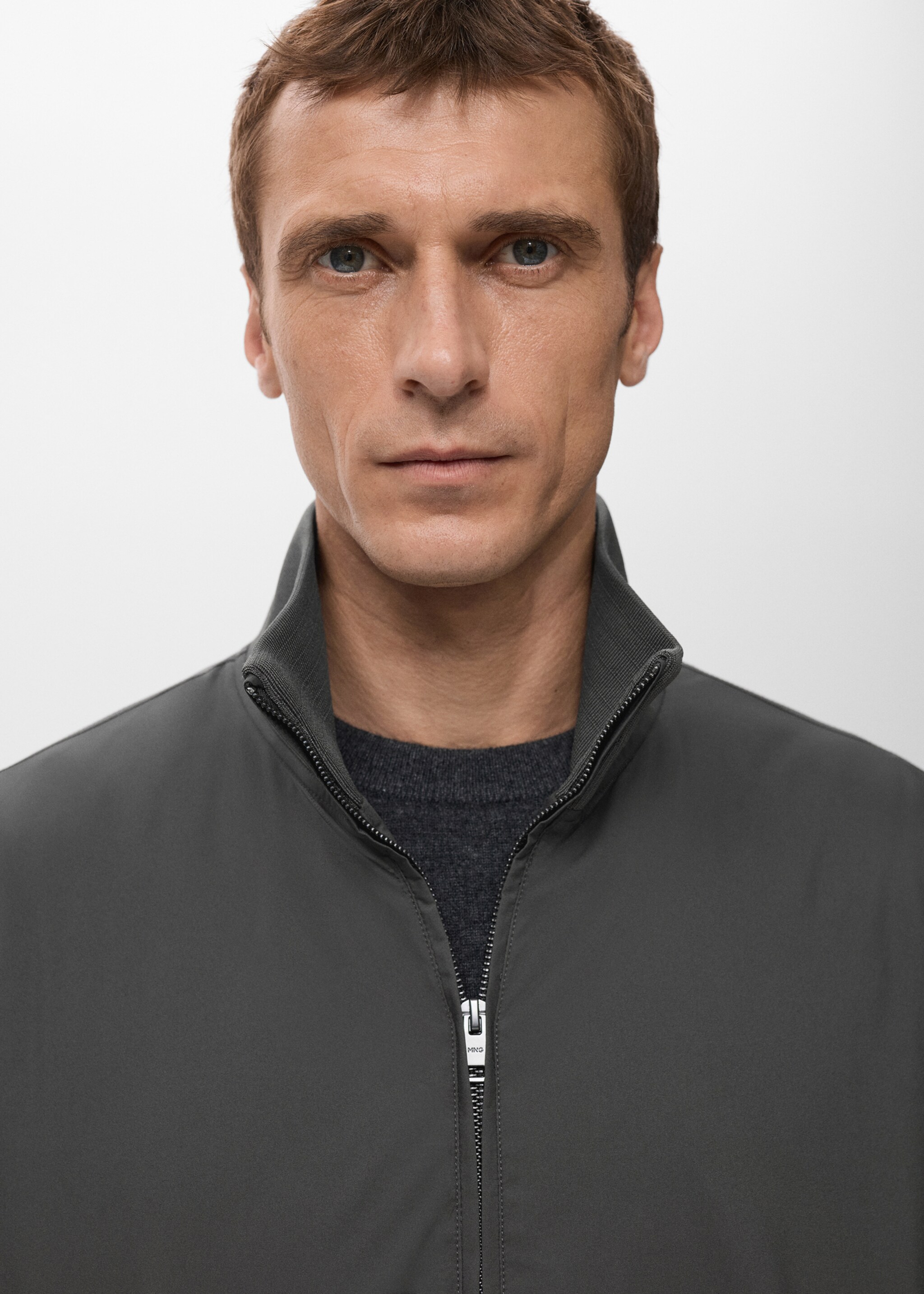 Gilet matelassé léger - Détail de l'article 1, Gris. Ref: 27081172-00.