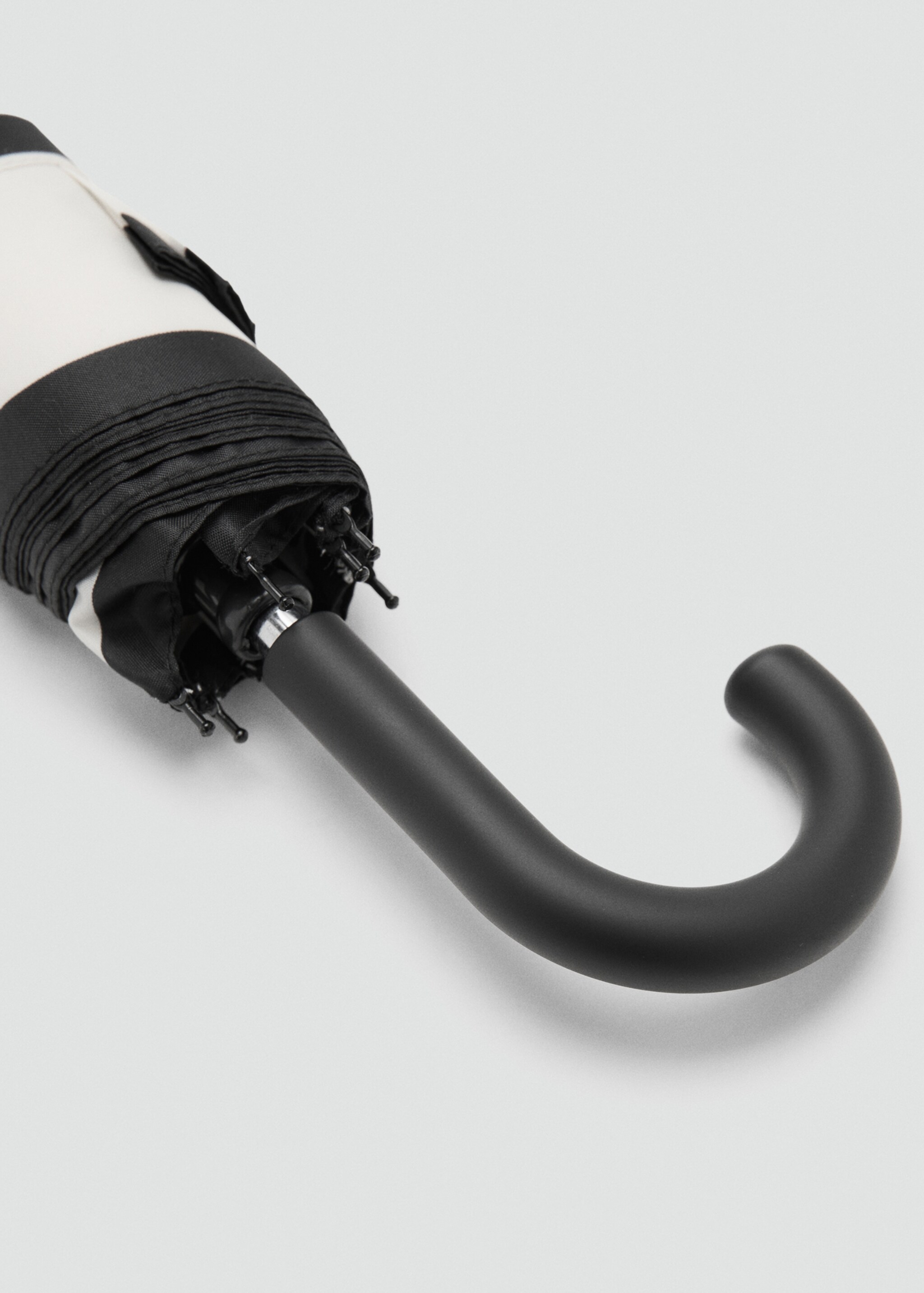 Stripe-printed umbrella - Medium plane, Black. Ref: 27081176-00.