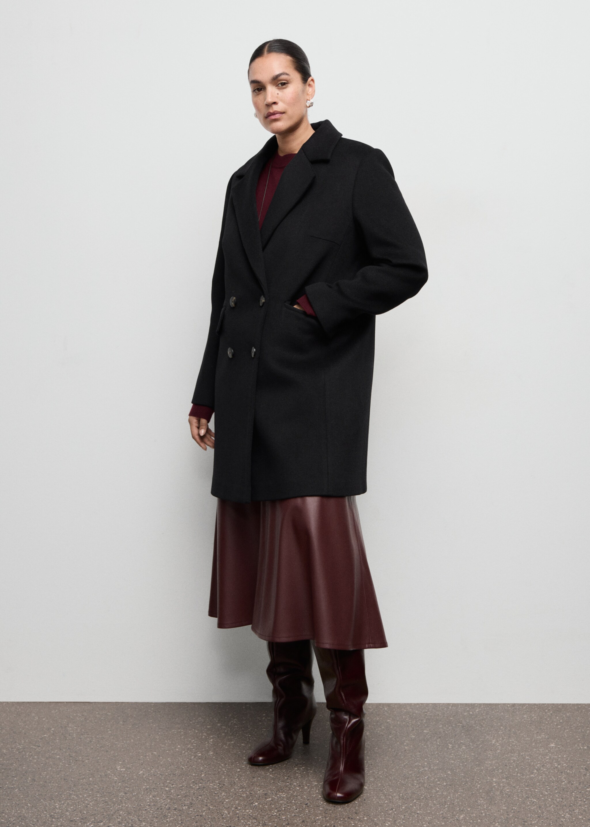 Double-breasted wool blend coat - Details of the article 3, Black. Ref: 27081184-00.