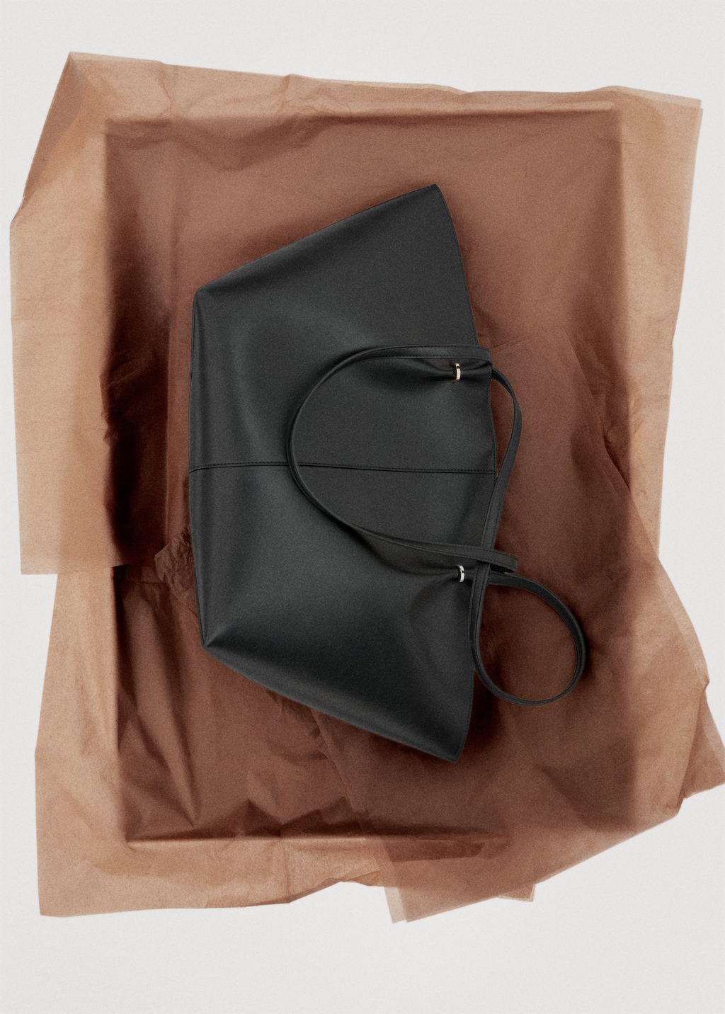 Shopper bag with metallic details