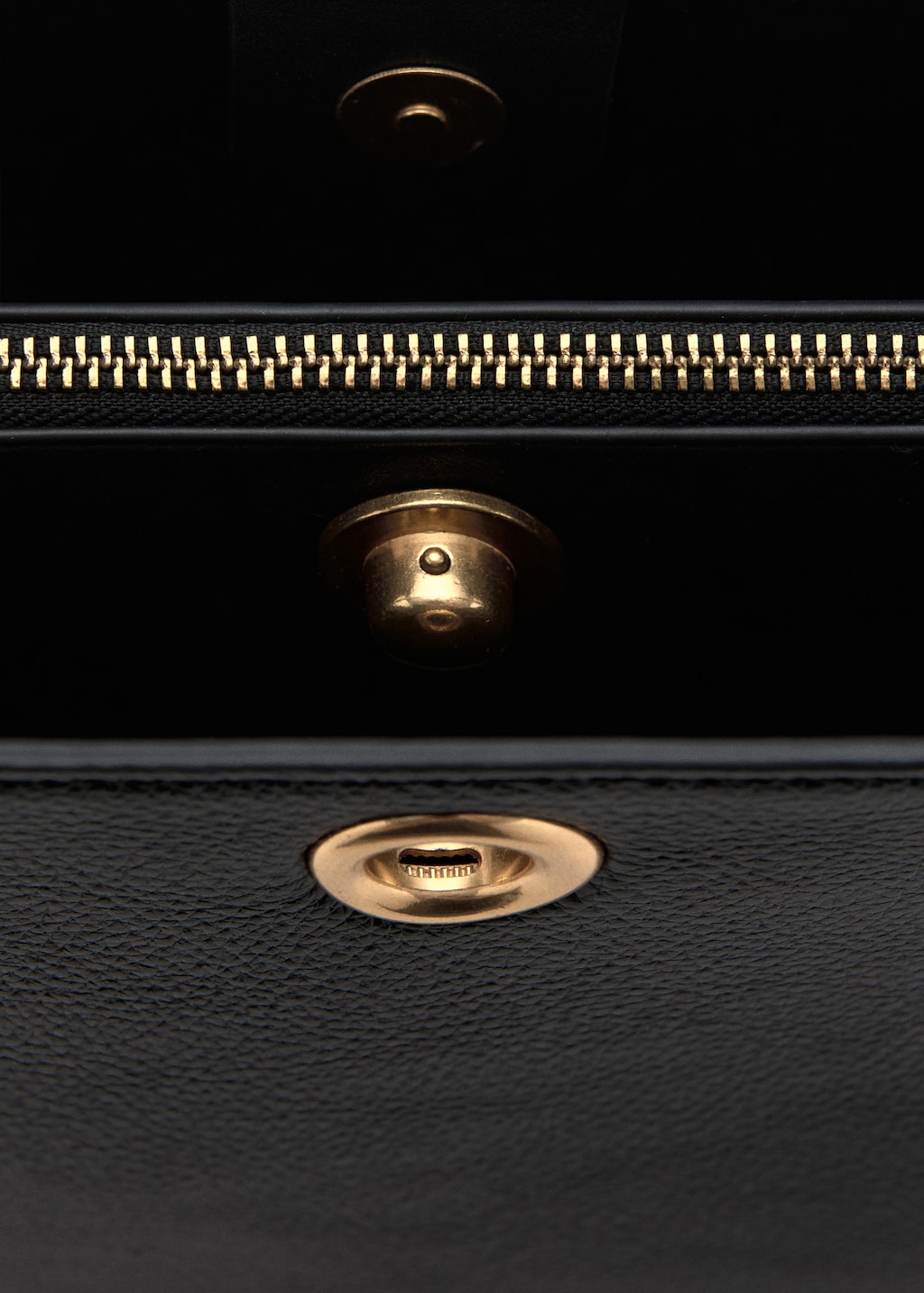 Medium bucket bag with metal detail