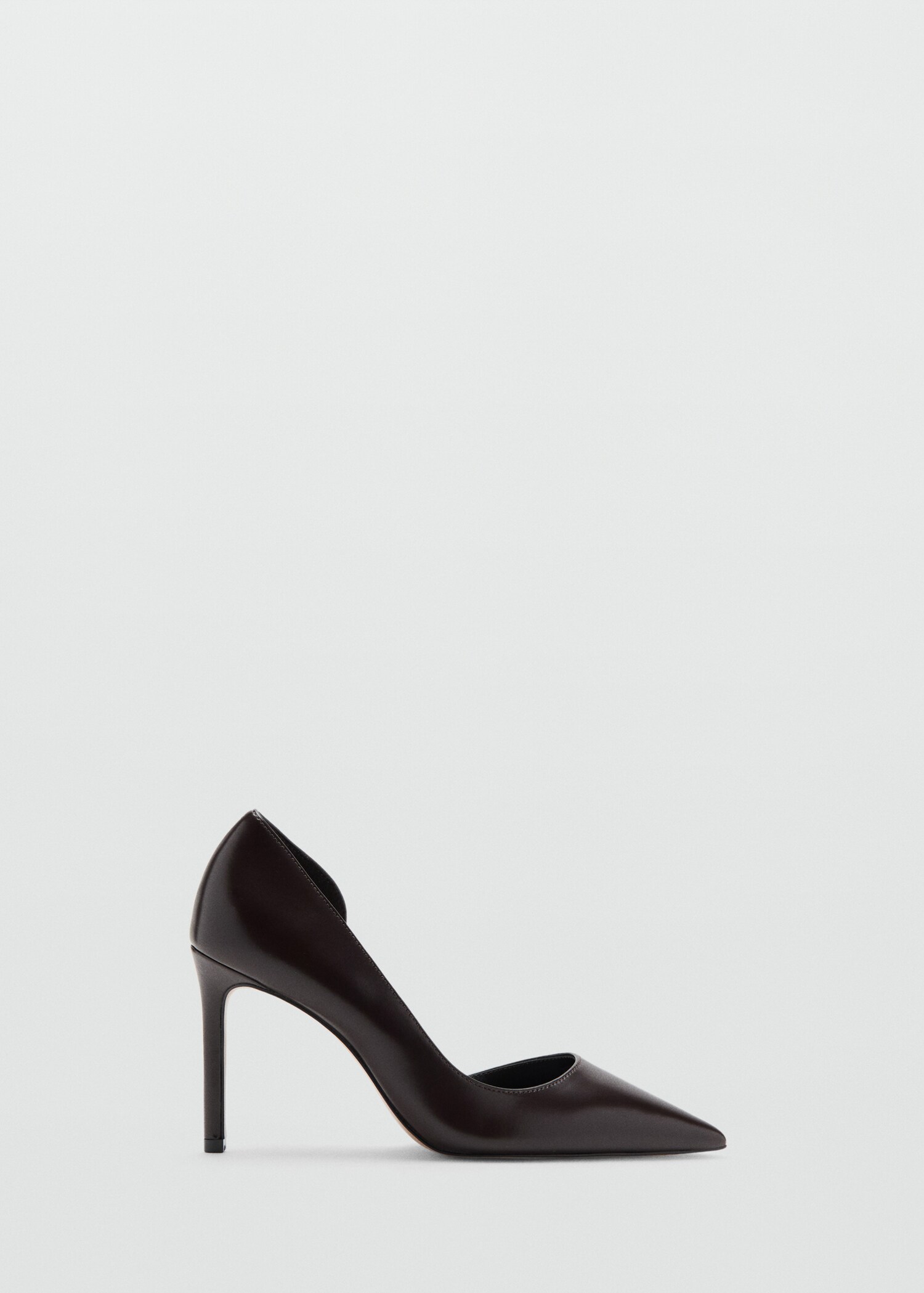 Asymmetrical heeled shoes - Article without model